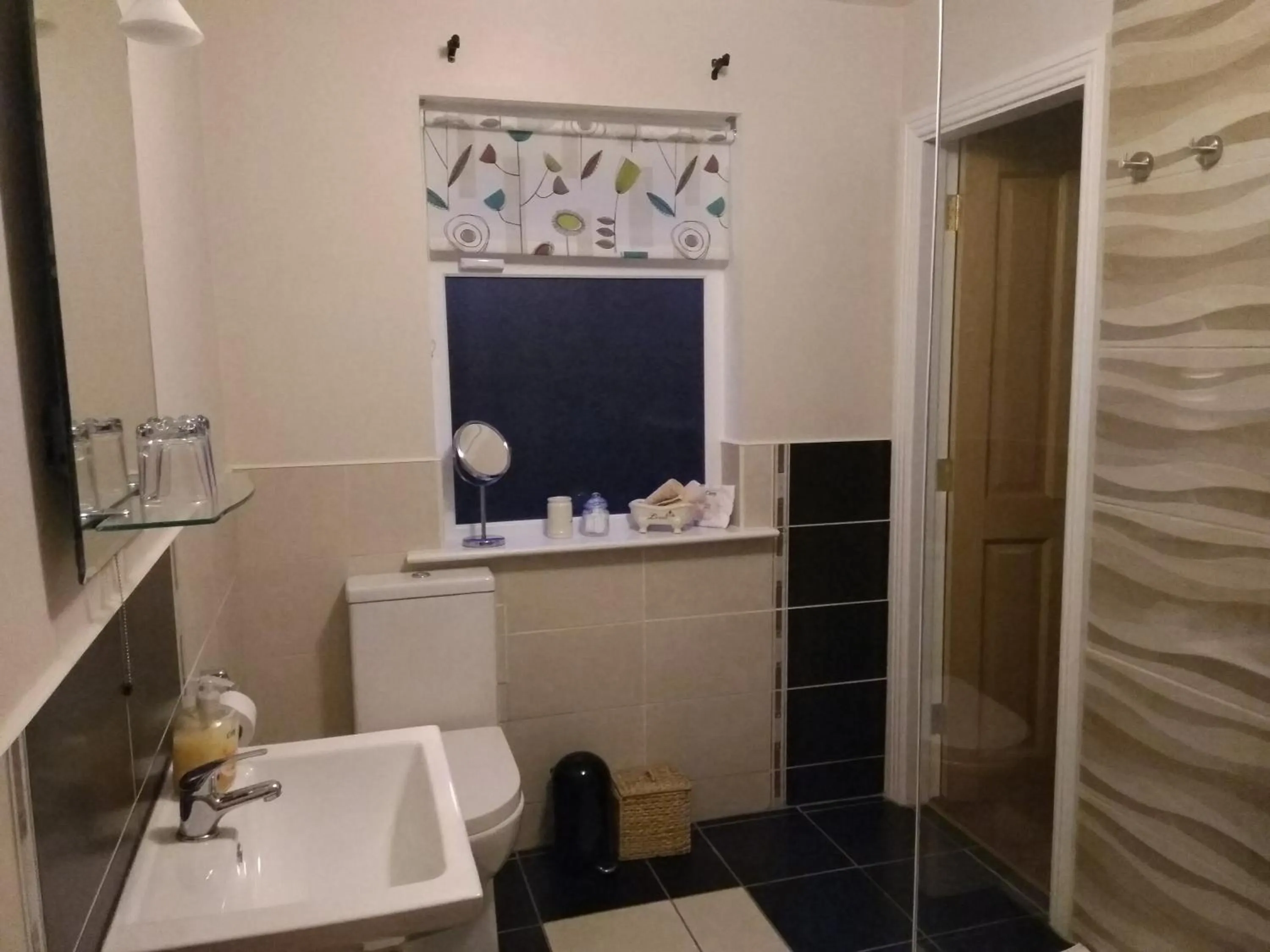 Bathroom in Twin Oaks Bed & Breakfast