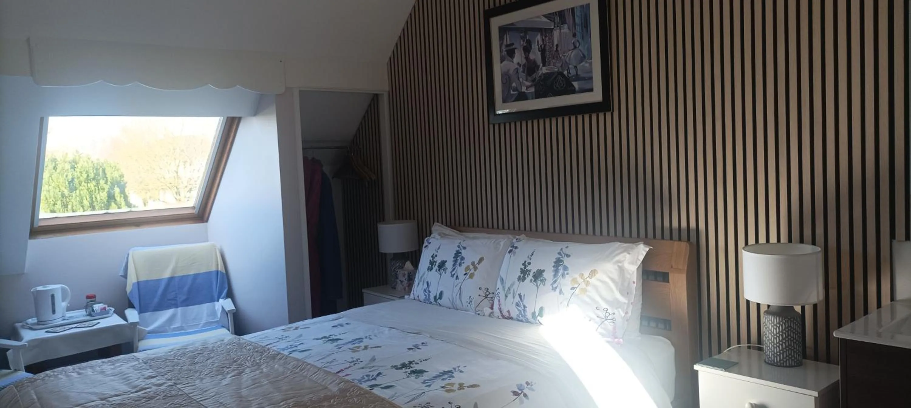 Bedroom, Bed in Twin Oaks Bed & Breakfast