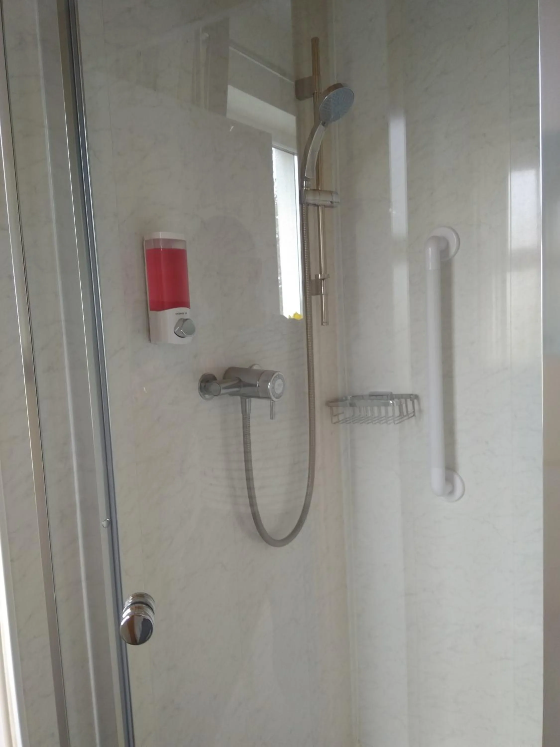 Shower in Twin Oaks Bed & Breakfast