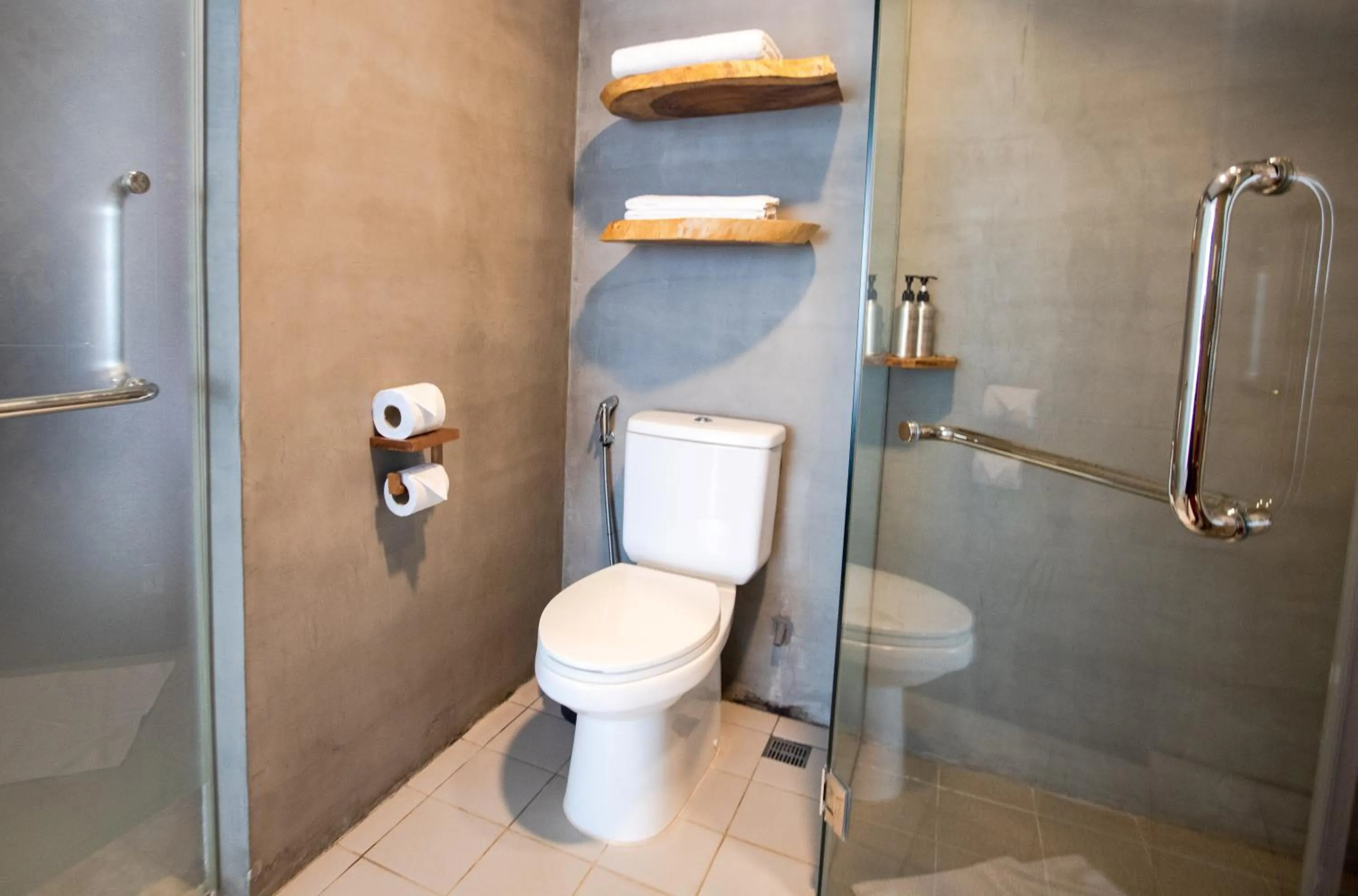 Toilet in DACO Hotel