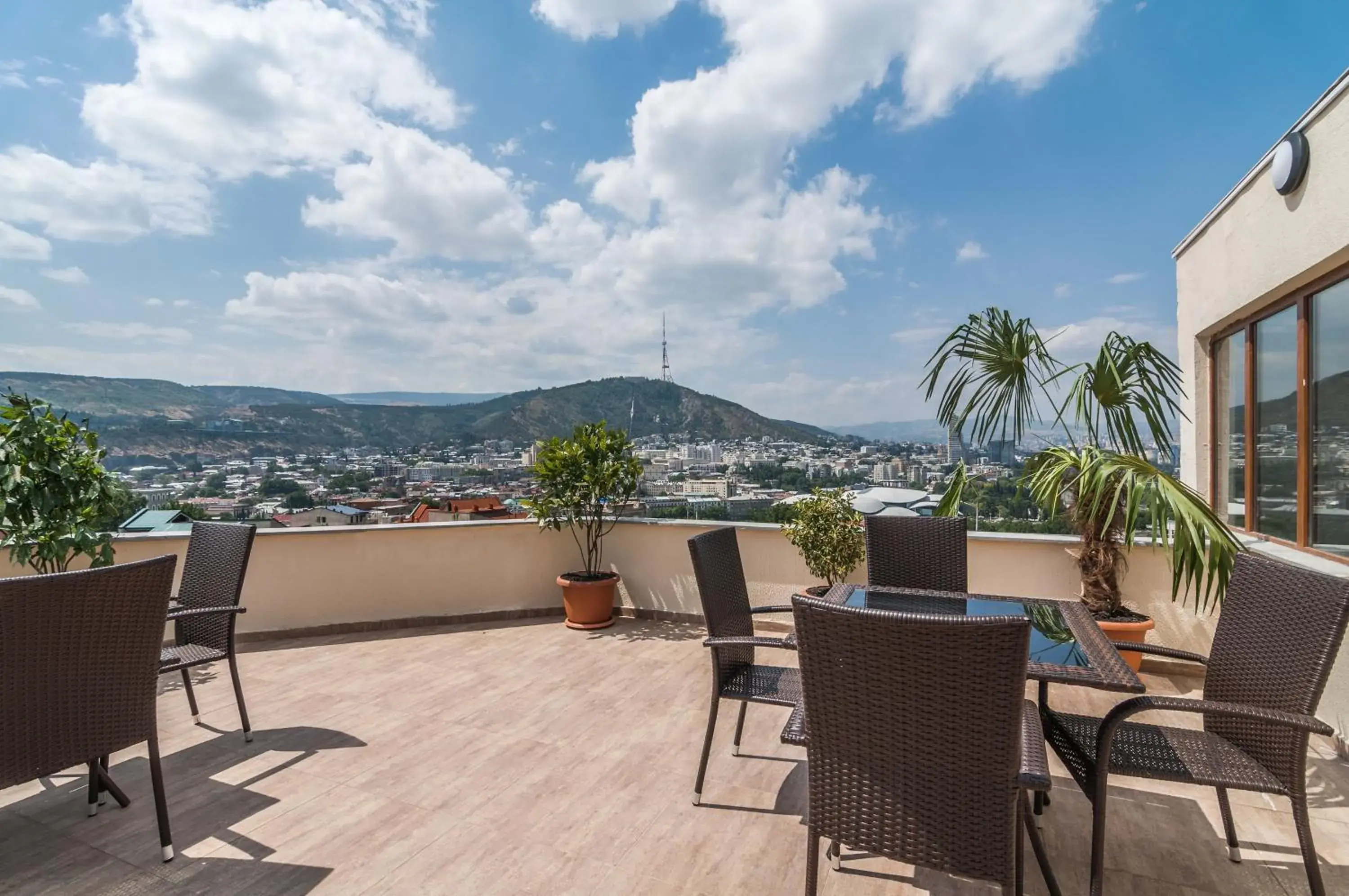 Restaurant/places to eat in Liva Hotel Restaurant/places to eat in Liva Hotel