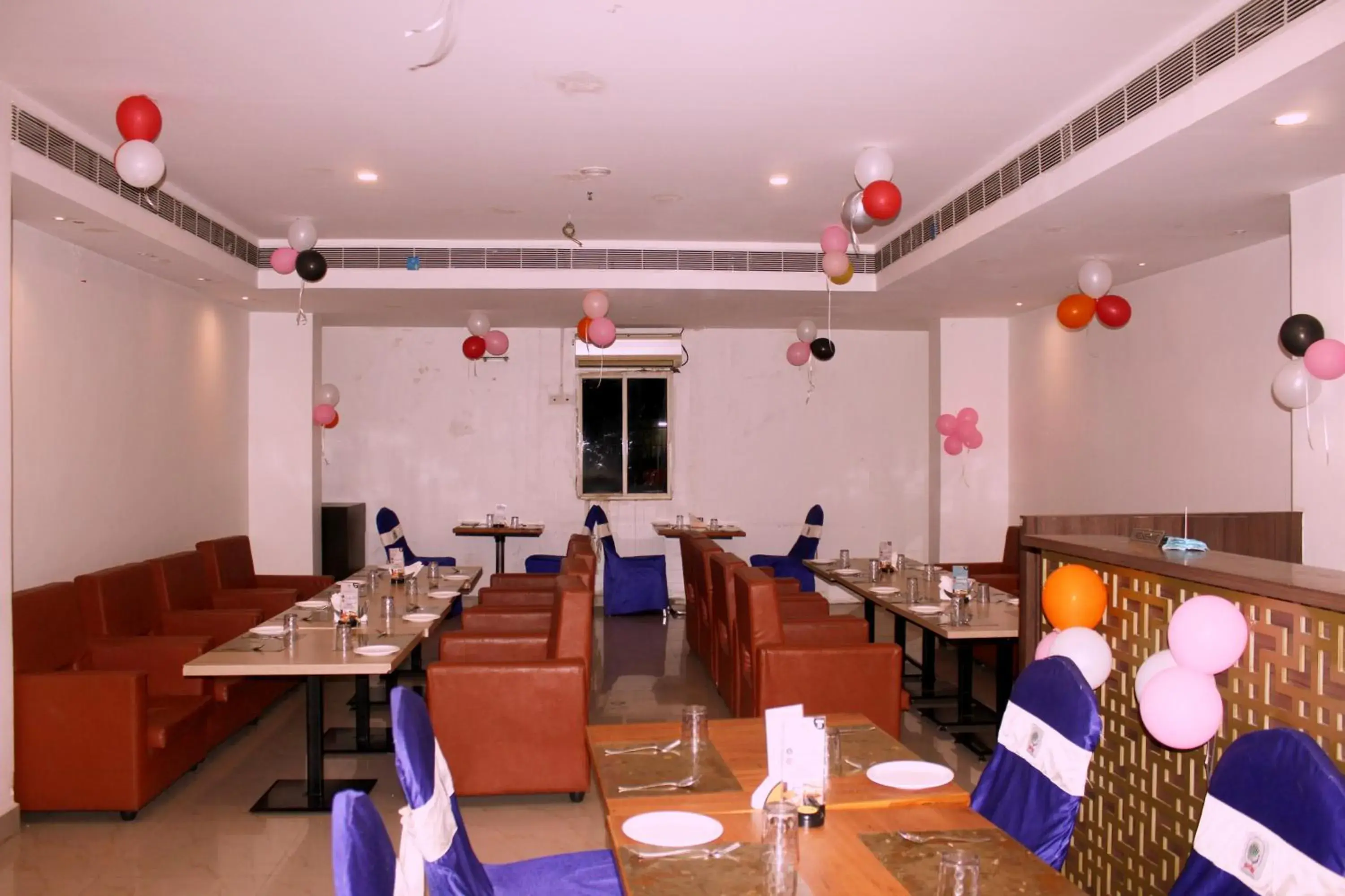 Restaurant/places to eat in Hotel Peacock Pride Restaurant/places to eat in Hotel Peacock Pride