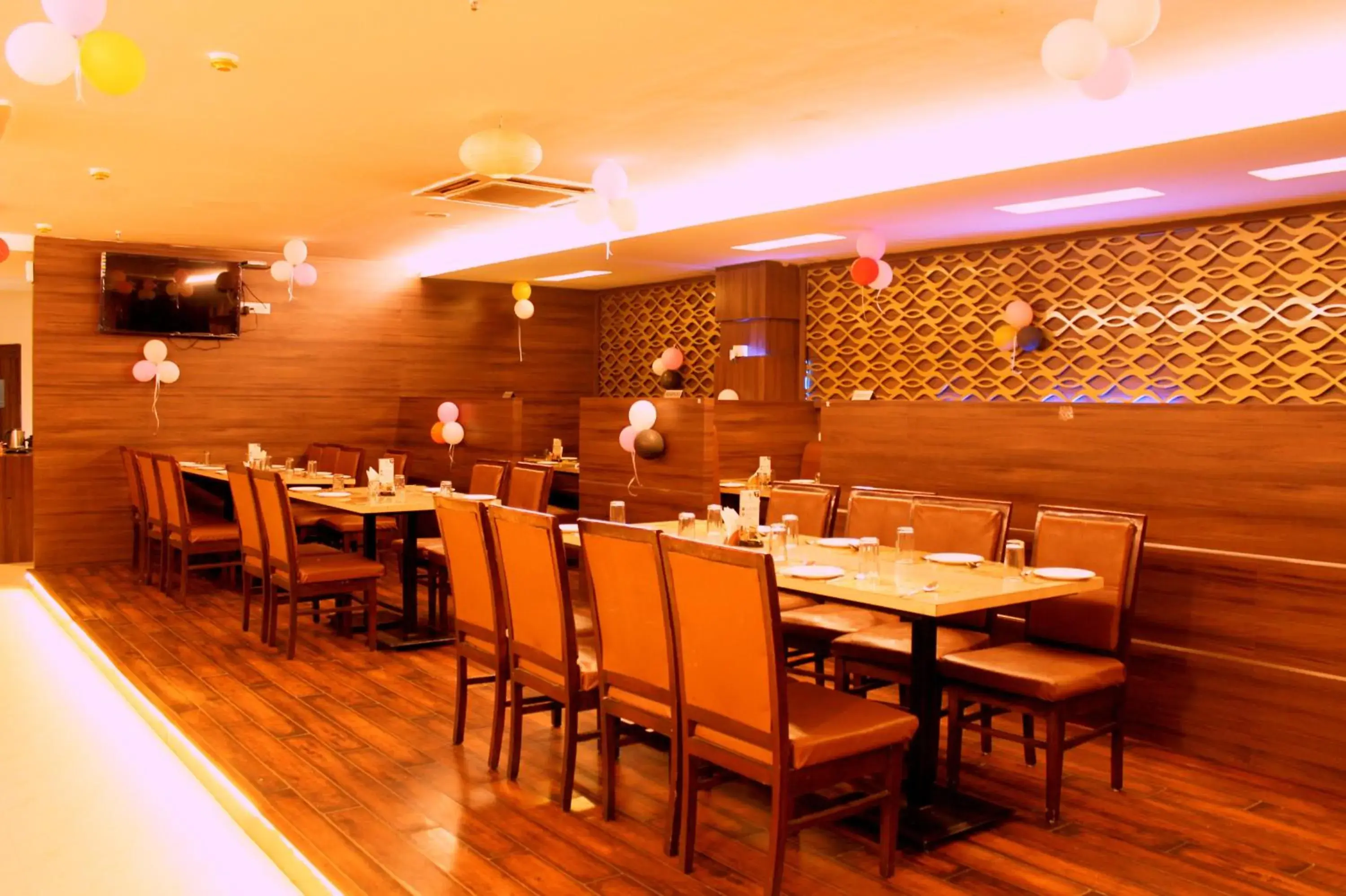 Restaurant/places to eat in Hotel Peacock Pride Restaurant/places to eat in Hotel Peacock Pride