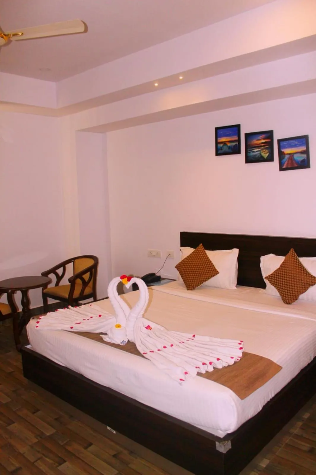 Bedroom, Bed in Hotel Peacock Pride