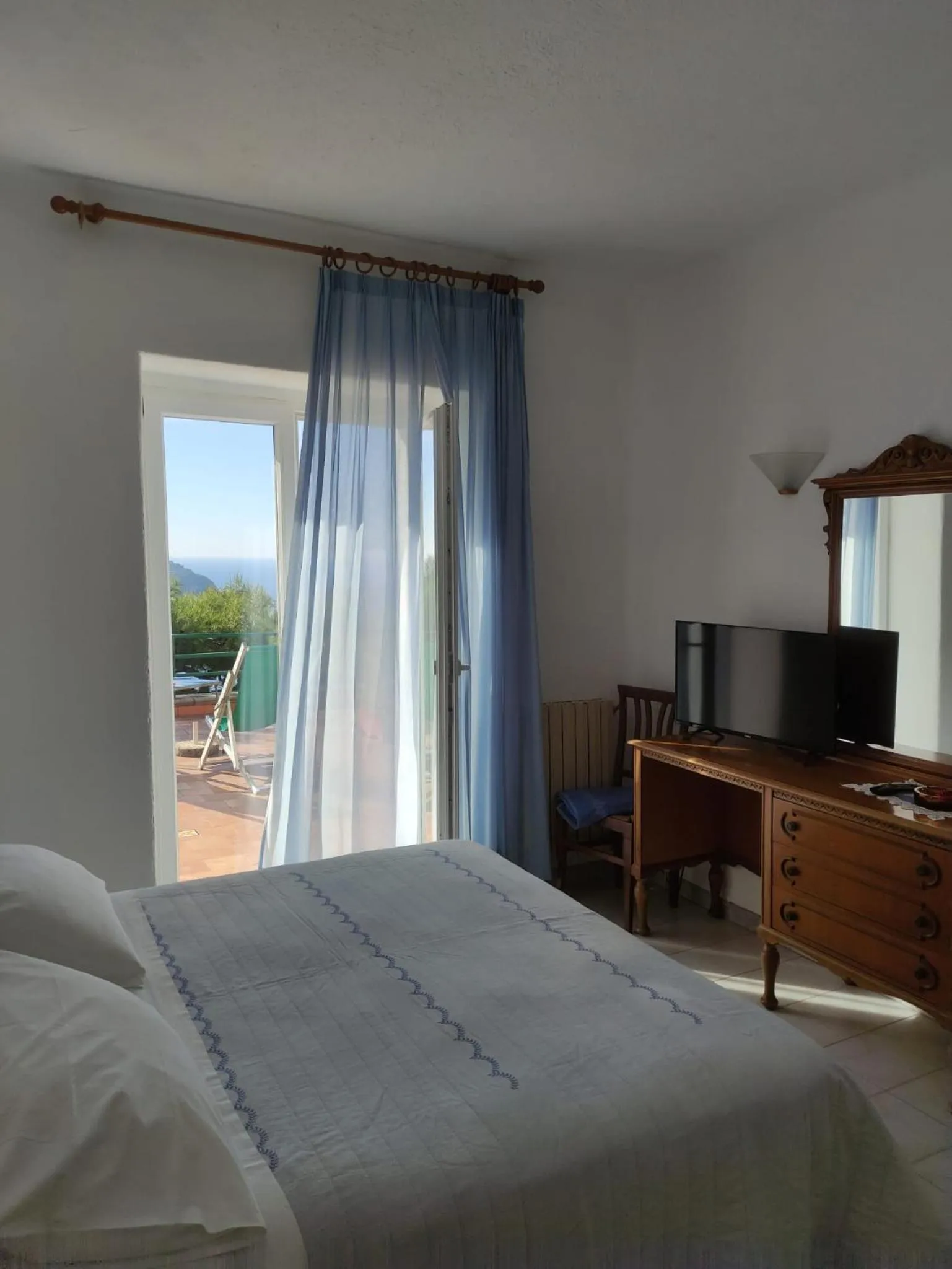 View (from property/room), Bed in Hotel Villa al Mare