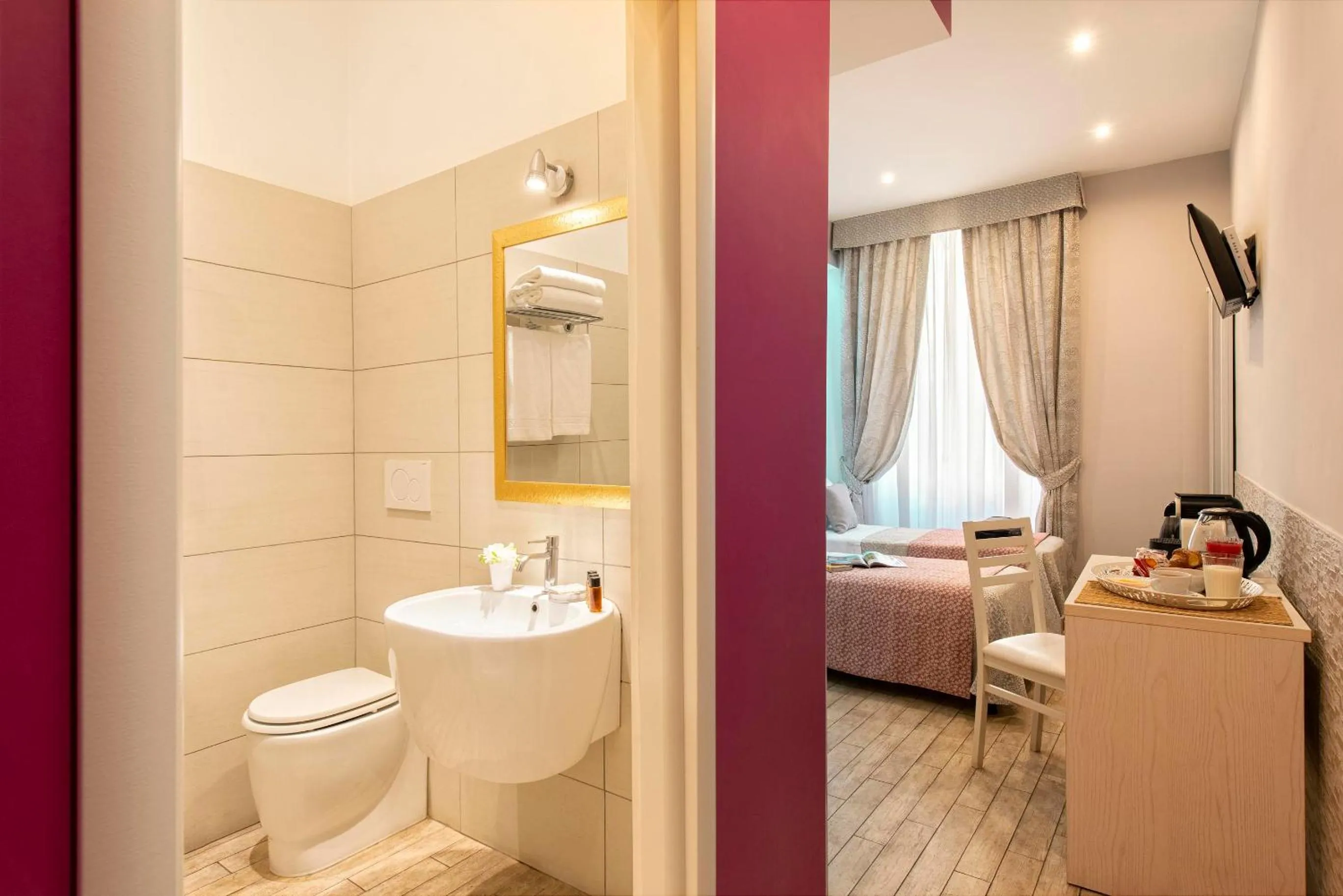 Shower, Bed in Five Rooms Rome Guesthouse