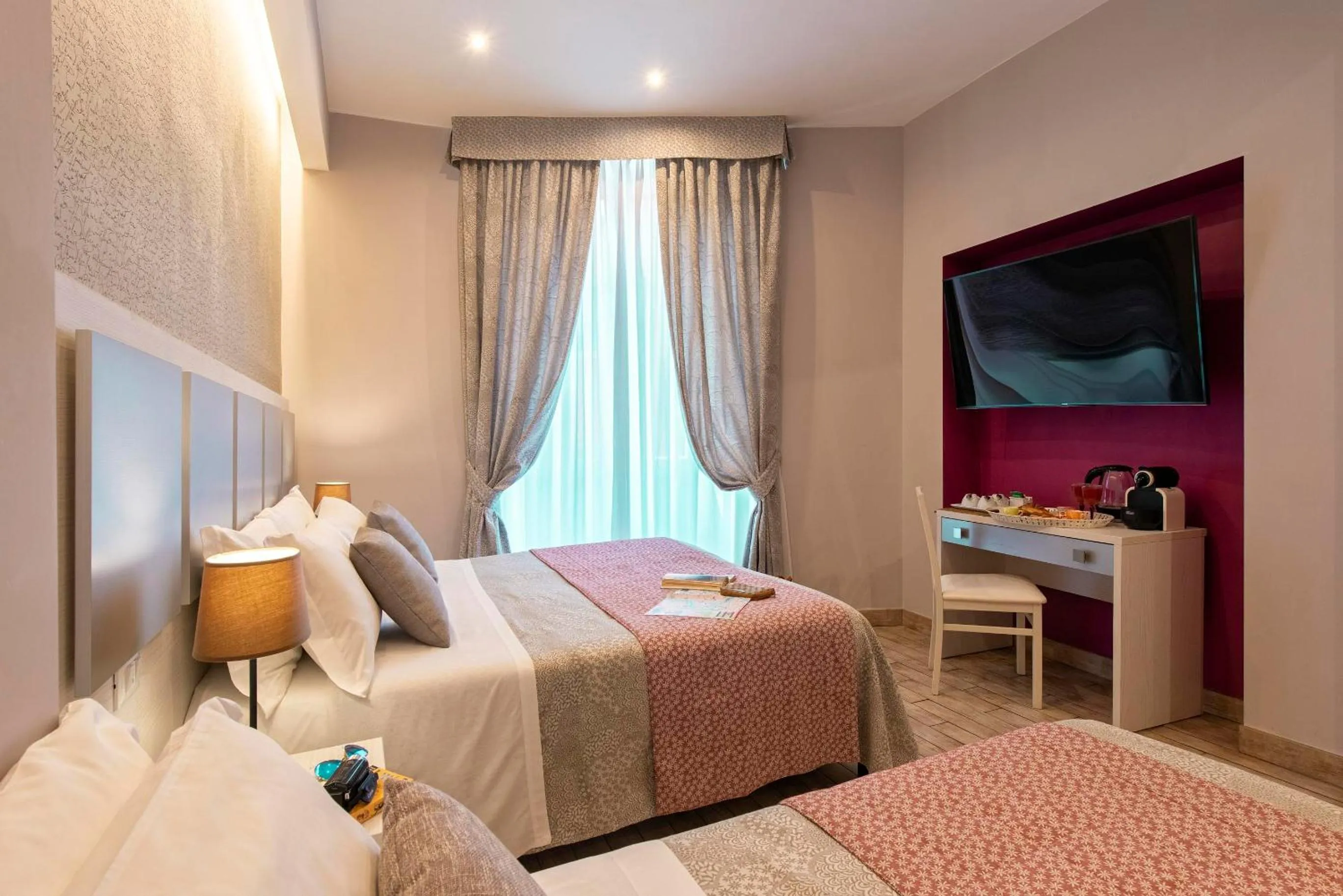 Bed in Five Rooms Rome Guesthouse