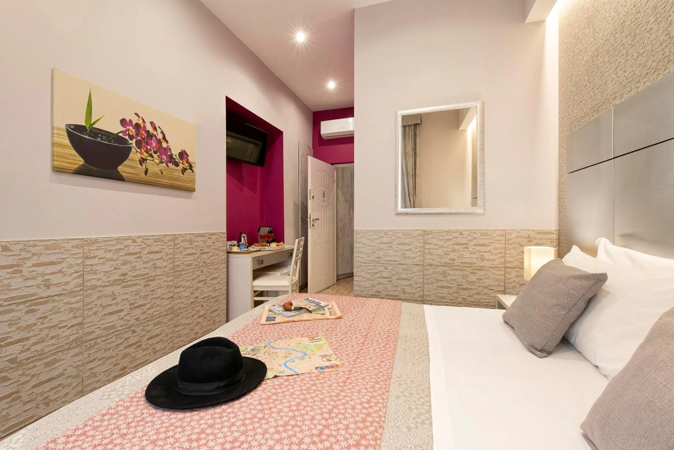 Photo of the whole room, Bed in Five Rooms Rome Guesthouse