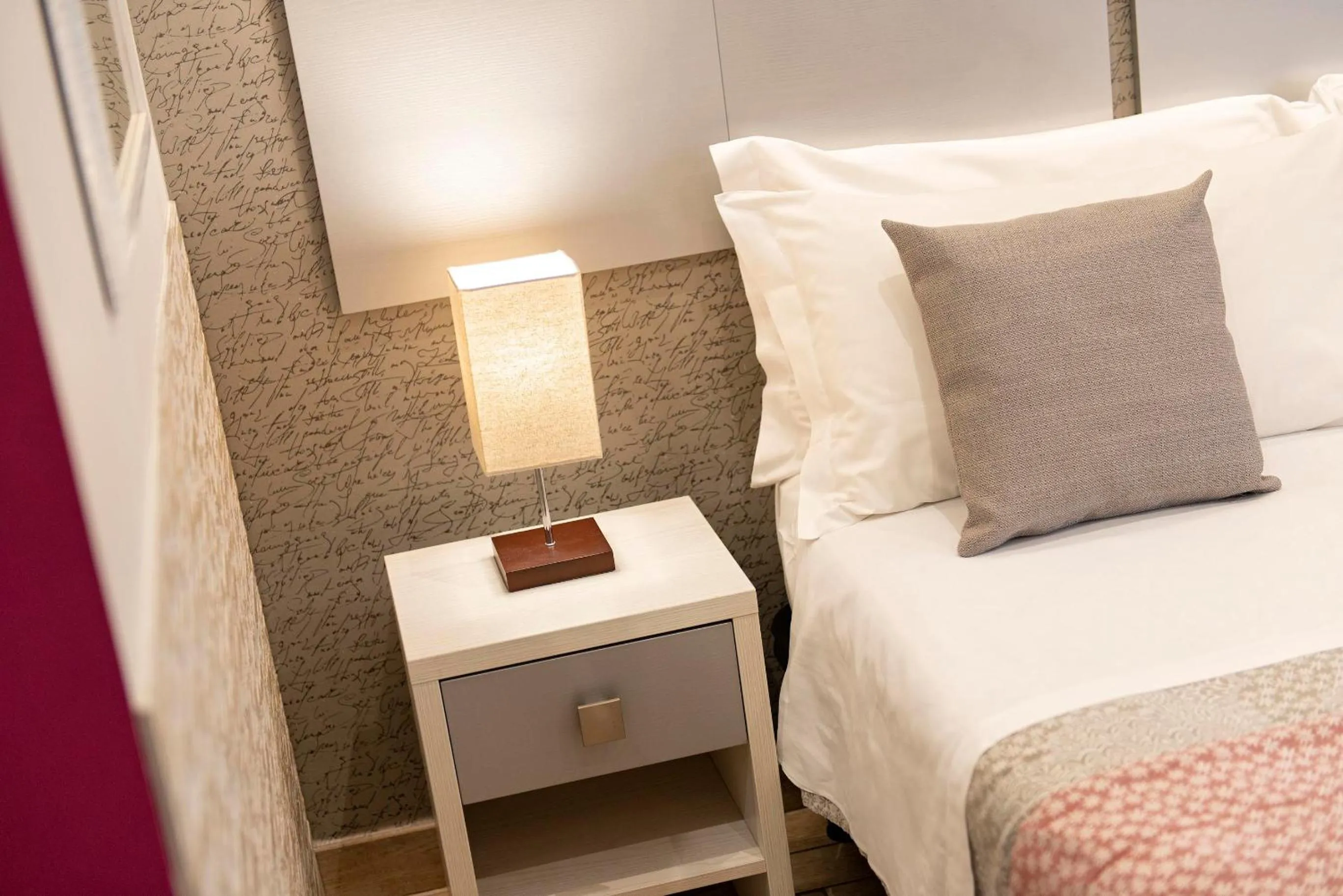 Bed in Five Rooms Rome Guesthouse