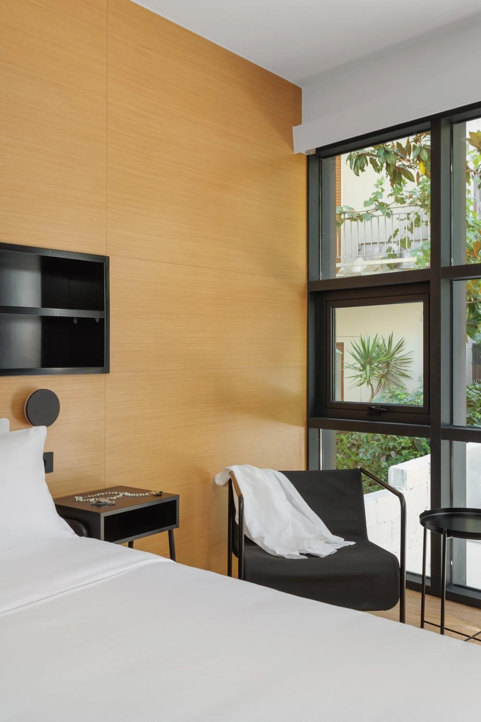 hair dresser, Bed in THE URBANIST •inner city residences•