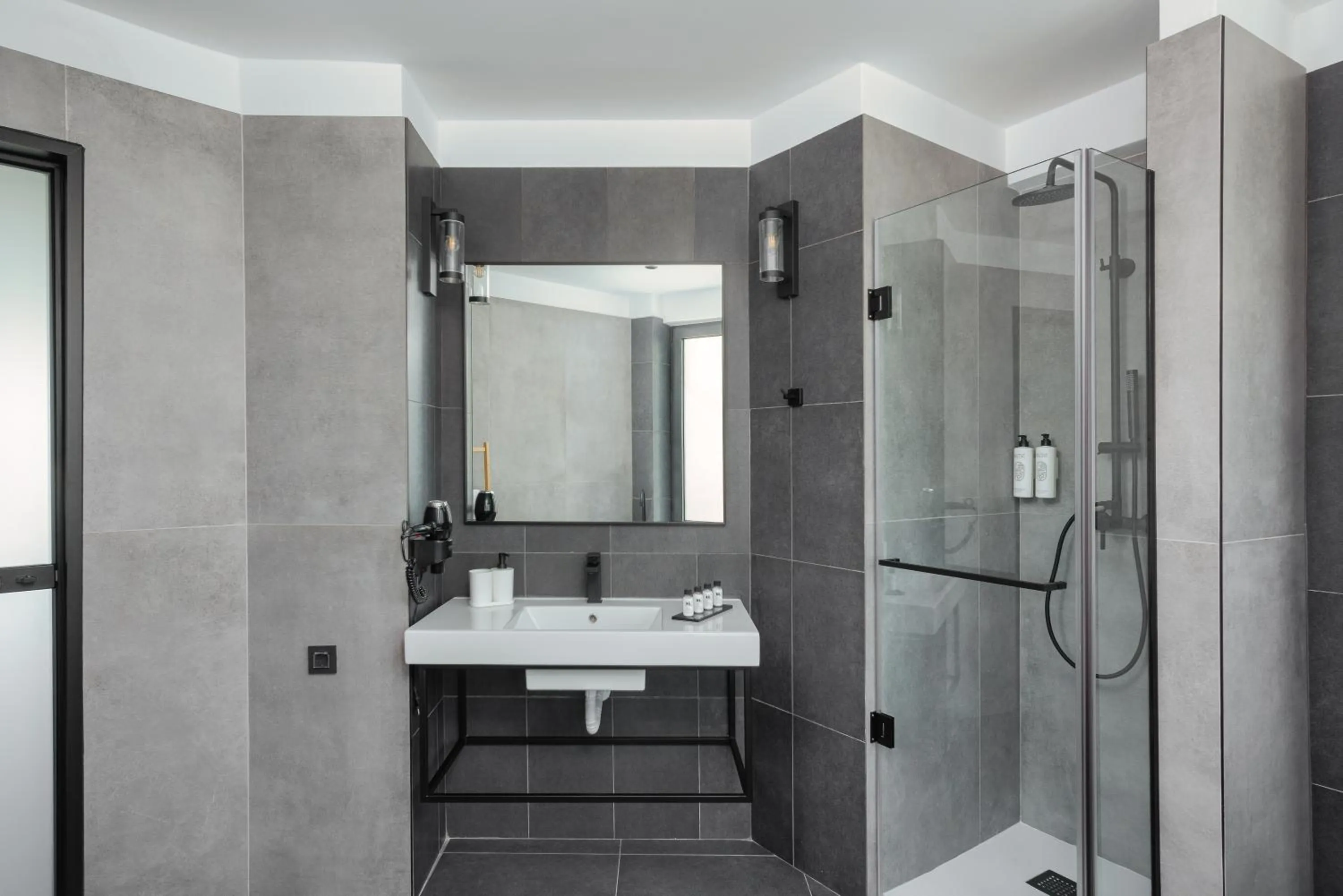 Shower in THE URBANIST •inner city residences•