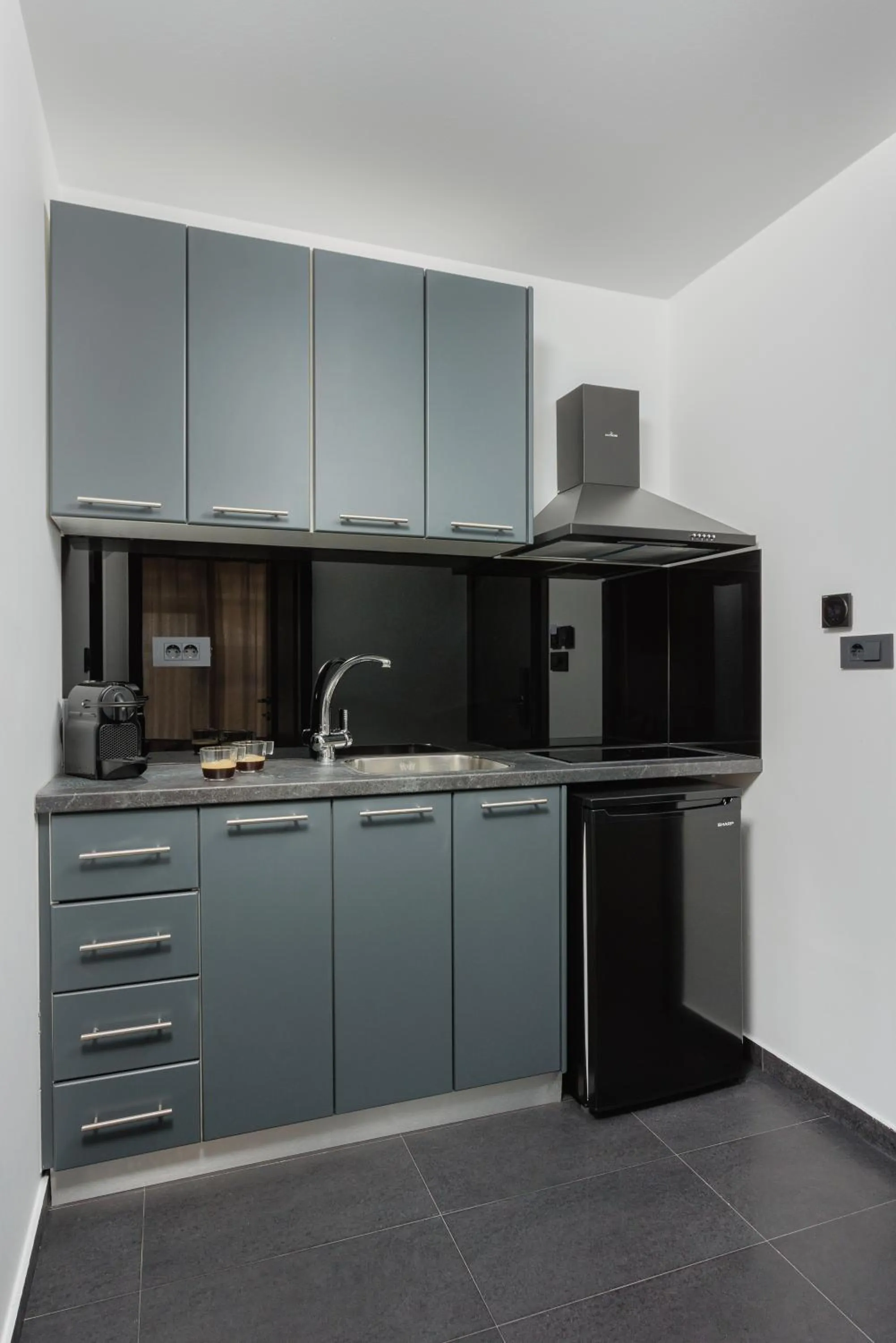 Kitchen or kitchenette in THE URBANIST •inner city residences•