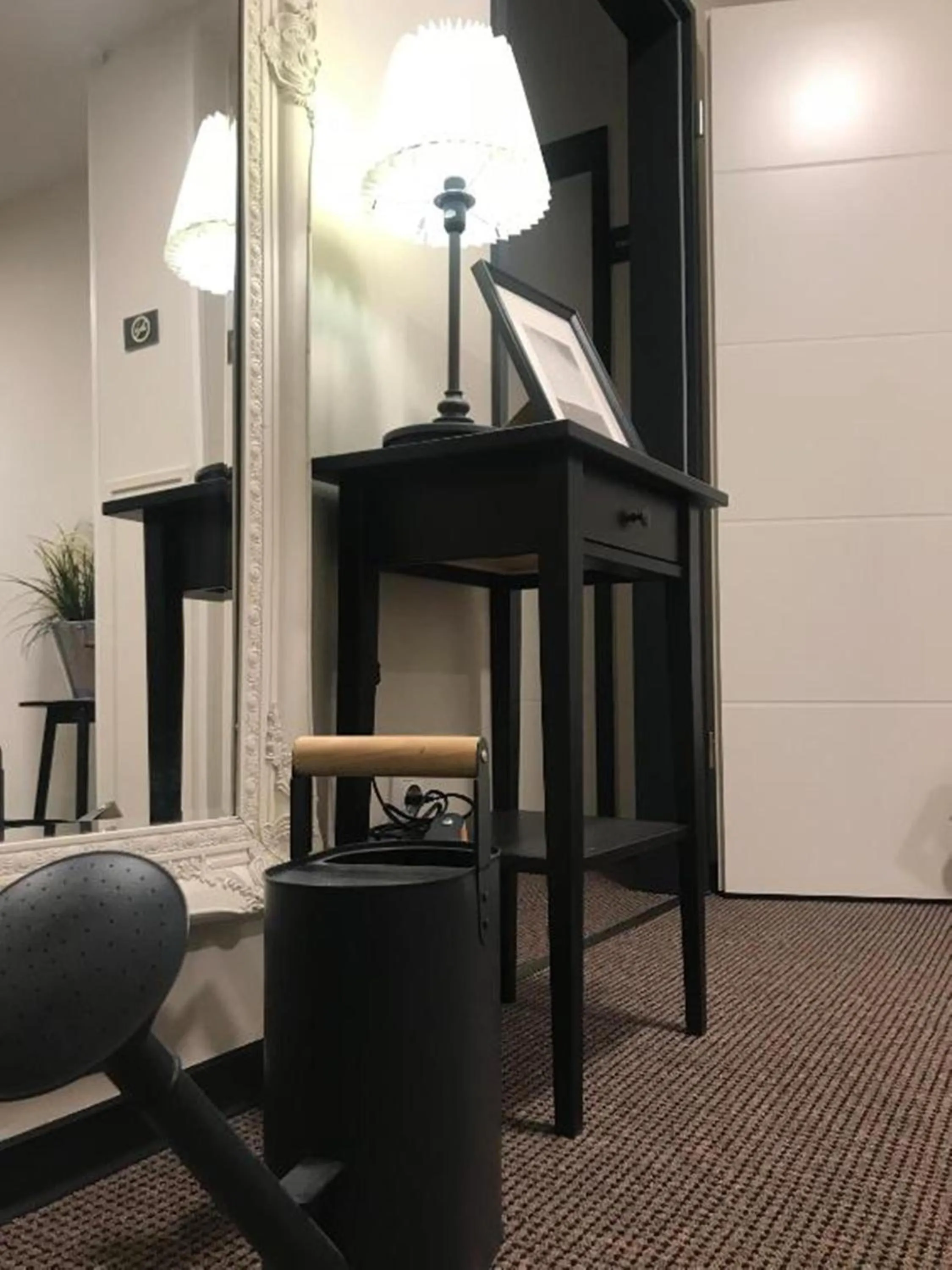 hair dresser in Room's by Sleephotels