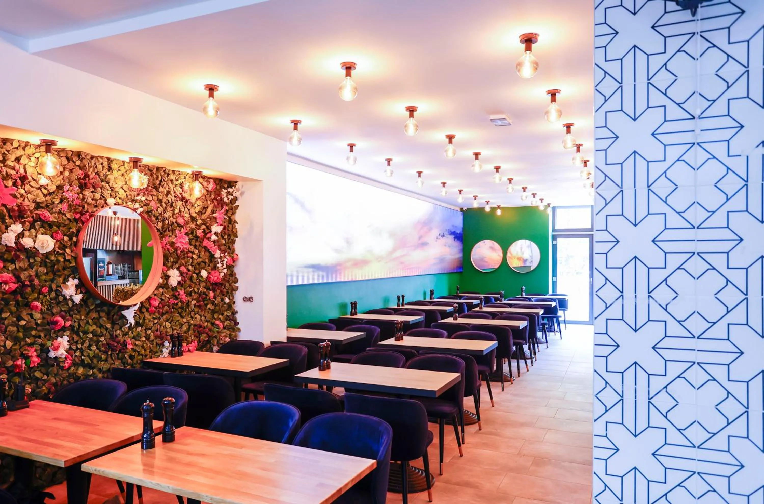 Restaurant/places to eat in Room's by Sleephotels