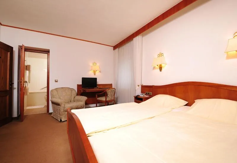 Bed in Hotel Alte Post Garni