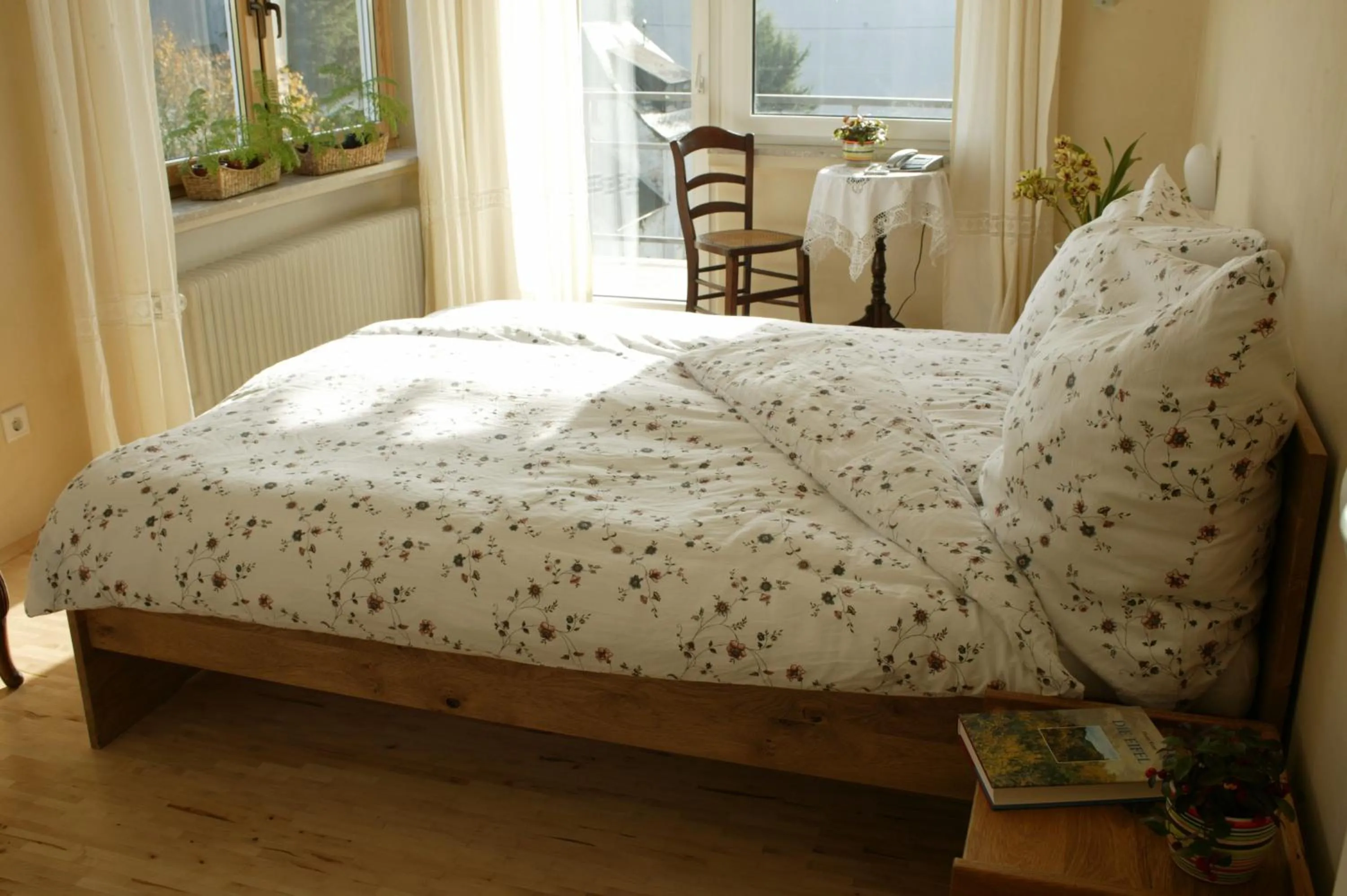 Bedroom, Bed in Landhotel Pension Haus Sonneck