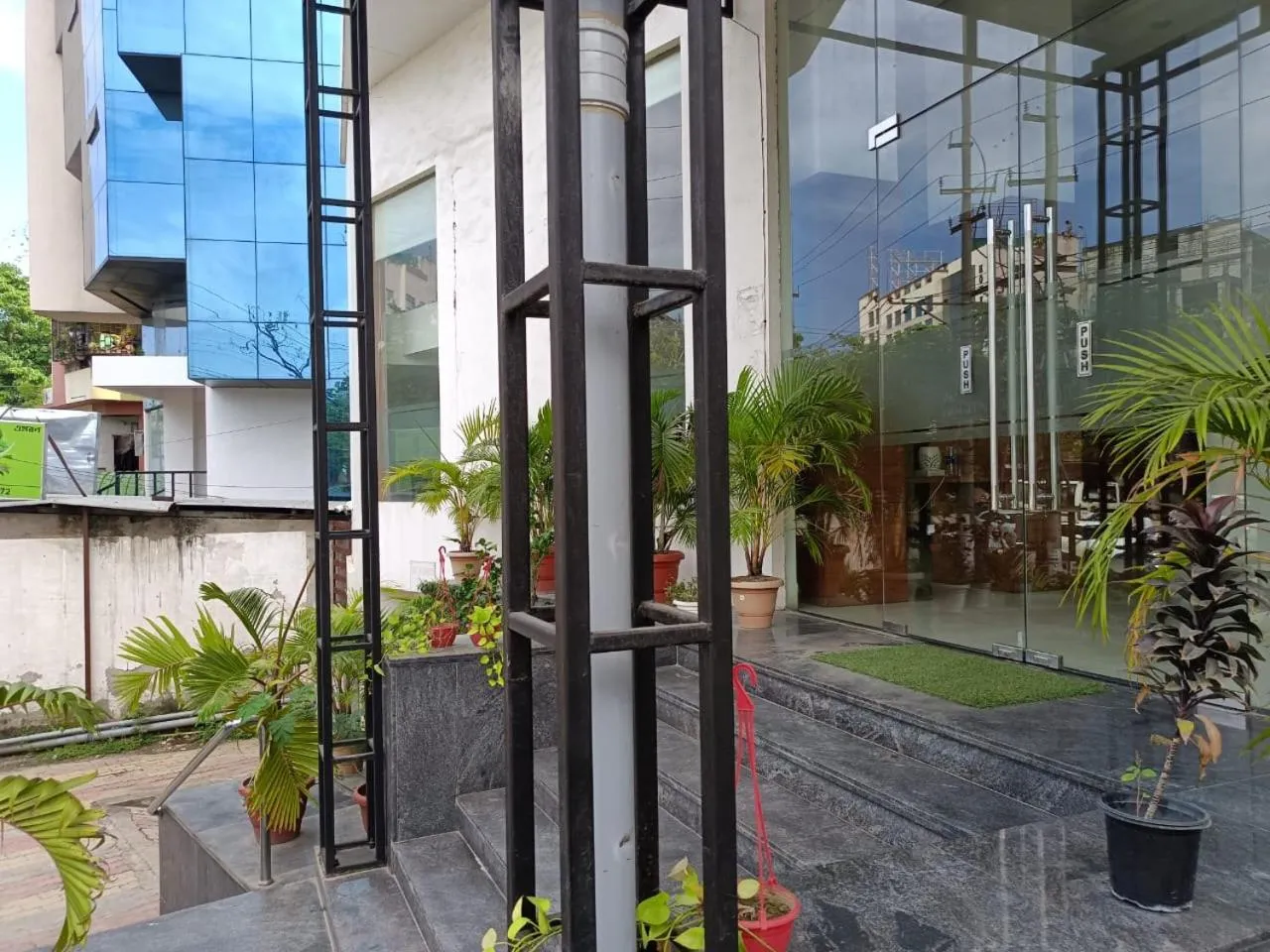 Facade/entrance in Hotel Autumn Crocus