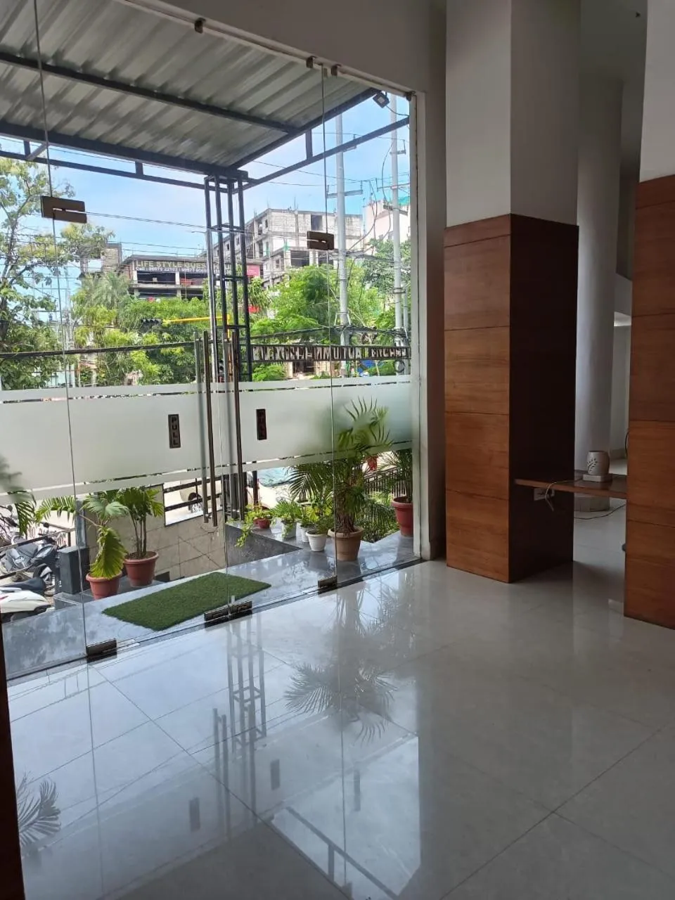 Patio in Hotel Autumn Crocus