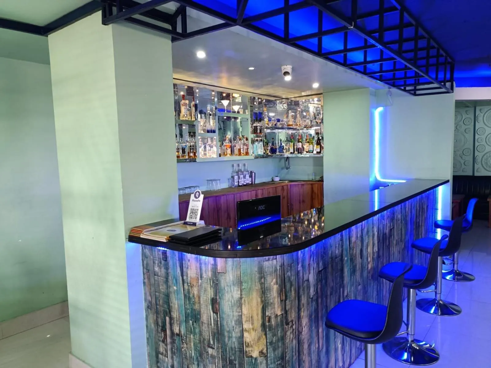 Nightclub / DJ in Hotel Autumn Crocus