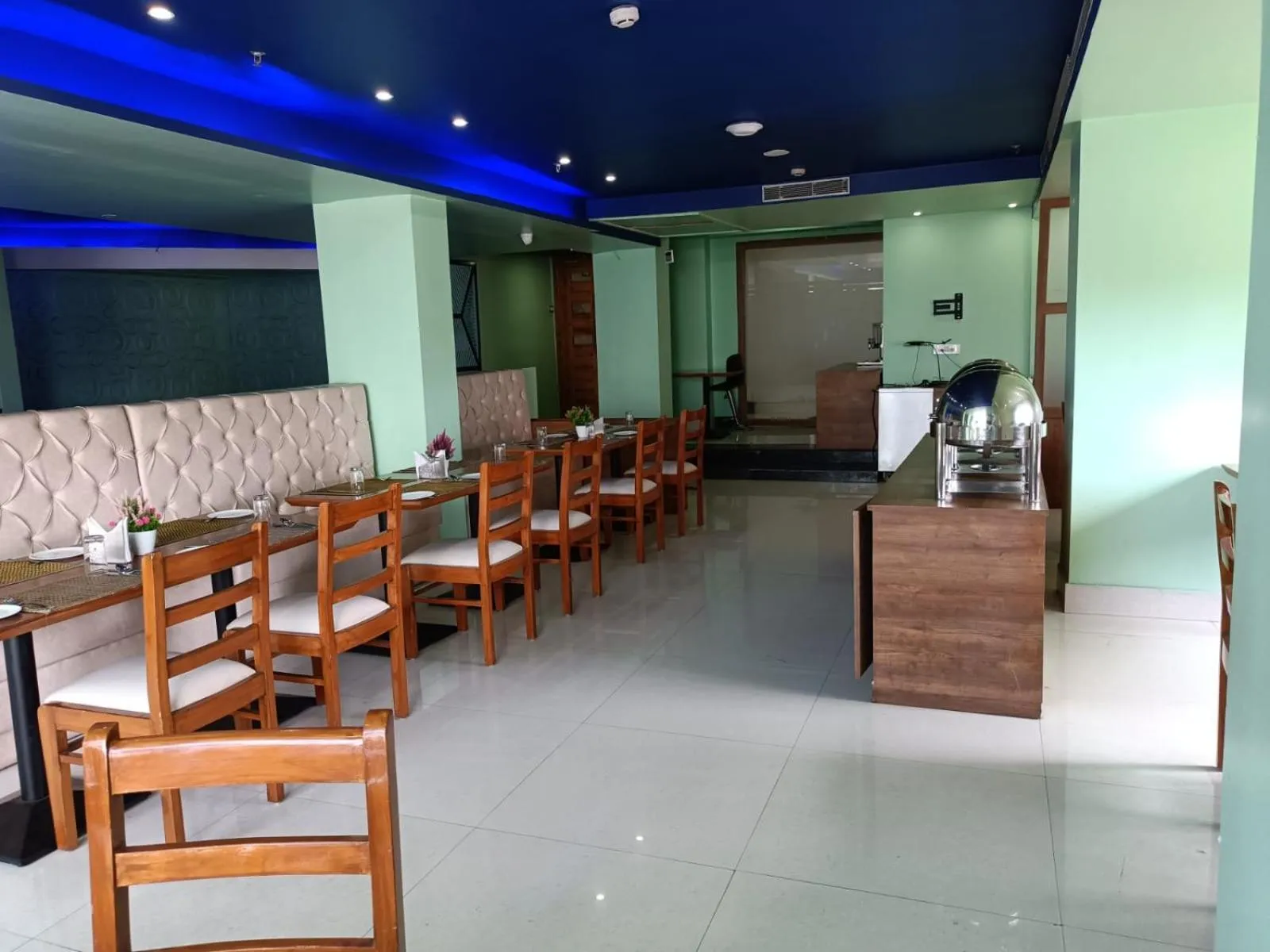 Restaurant/places to eat in Hotel Autumn Crocus