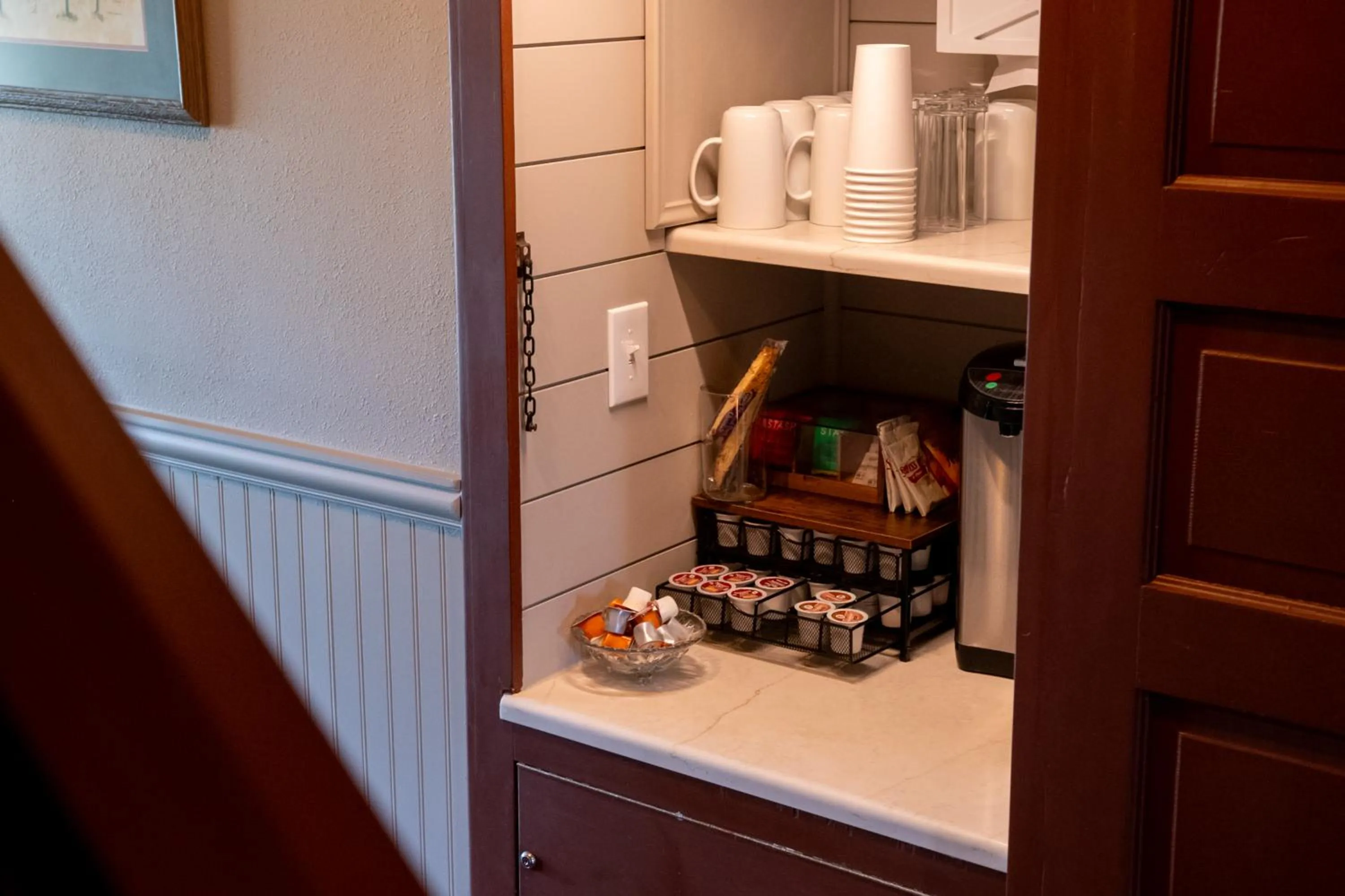 Coffee/tea facilities in The Pearl Inn Bed and Breakfast