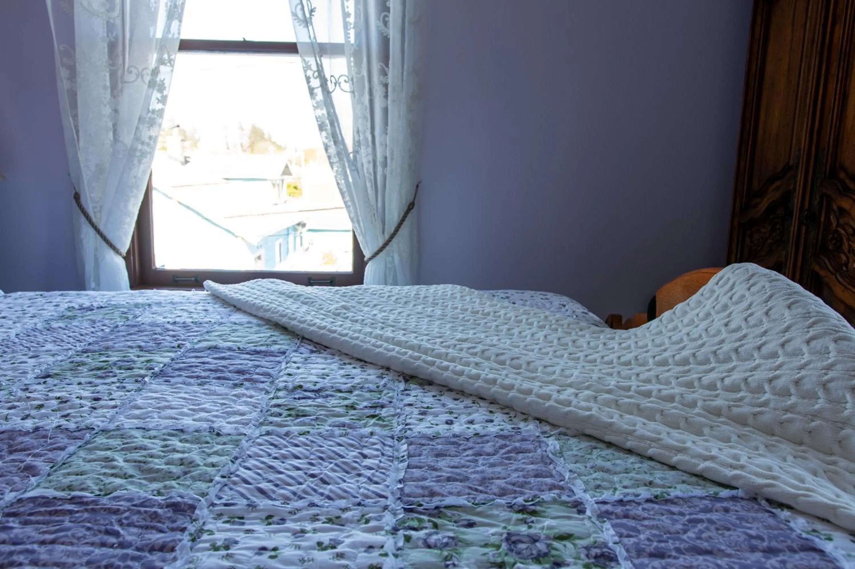 Bed in The Pearl Inn Bed and Breakfast