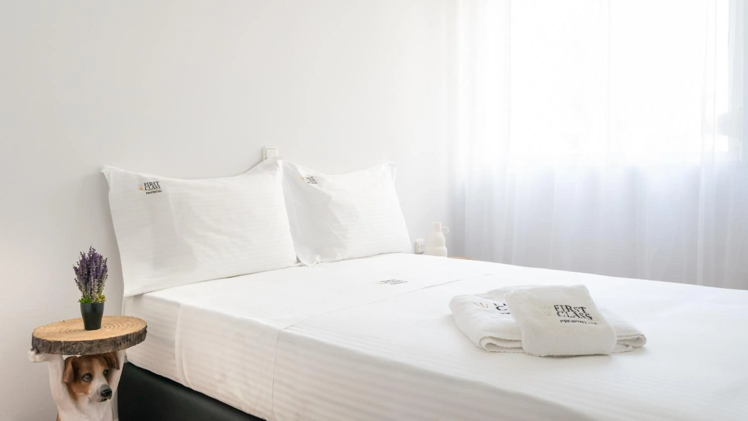 Bed in Varkiza Sea Front Residence by First Class Properties