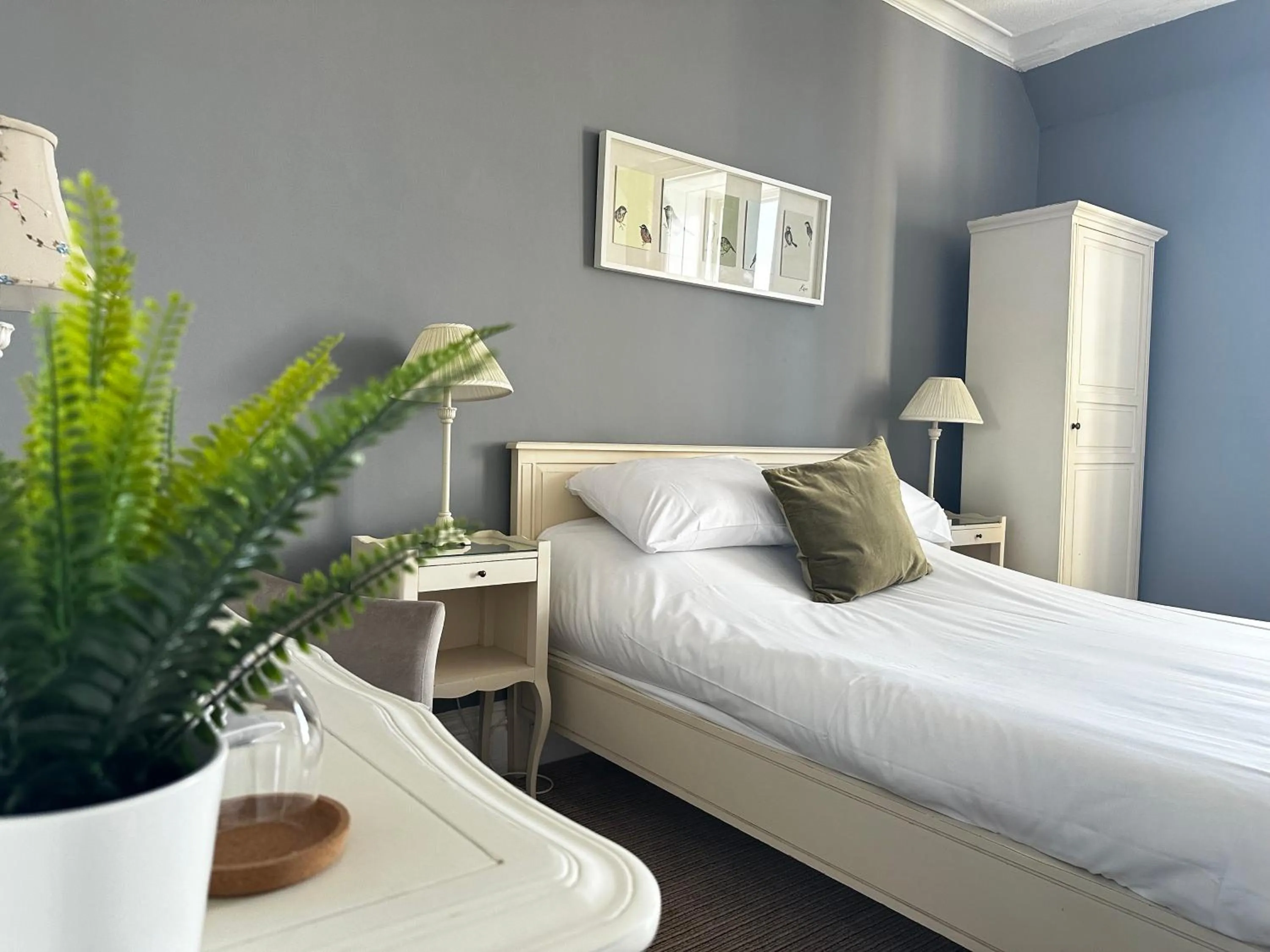 Bed in Station Lounge & Rooms