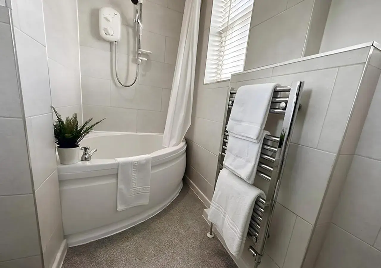 Family Suite - single occupancy in Station Lounge & Rooms Family Suite - single occupancy in Station Lounge & Rooms