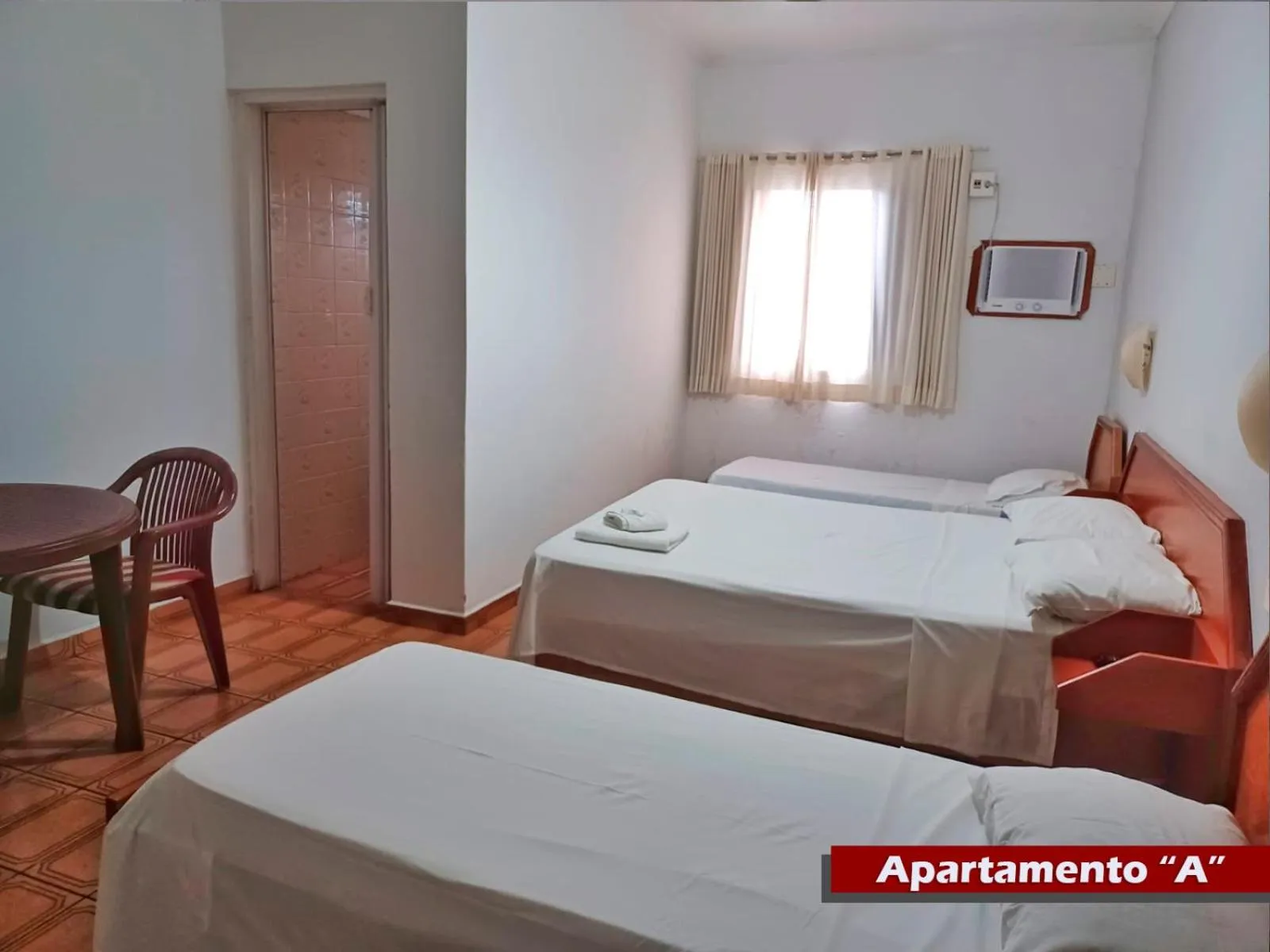 Photo of the whole room, Bed in Rial Hotel