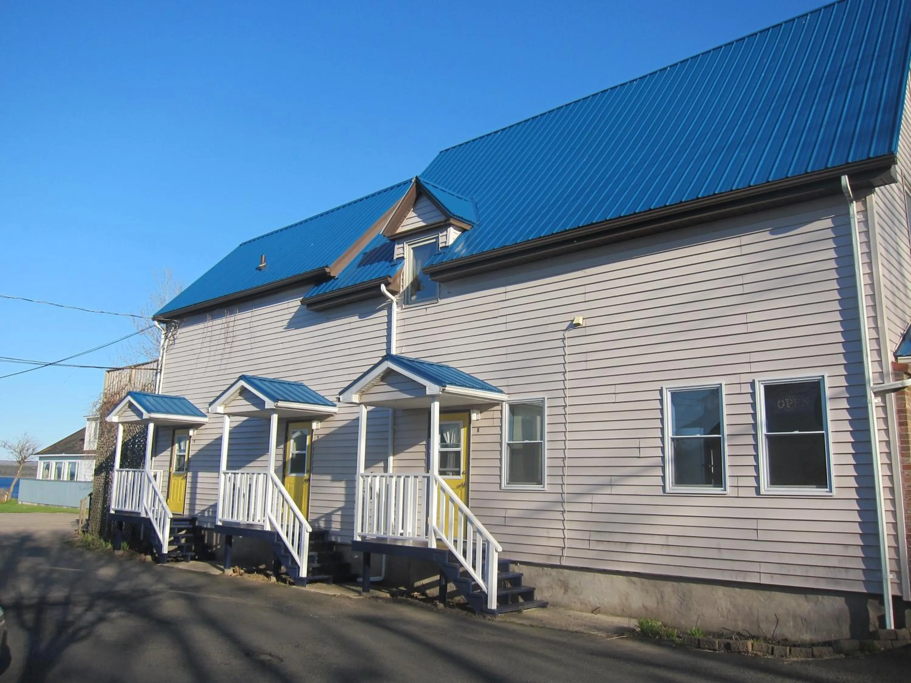 Property building in Seawinds Motel & Cottages