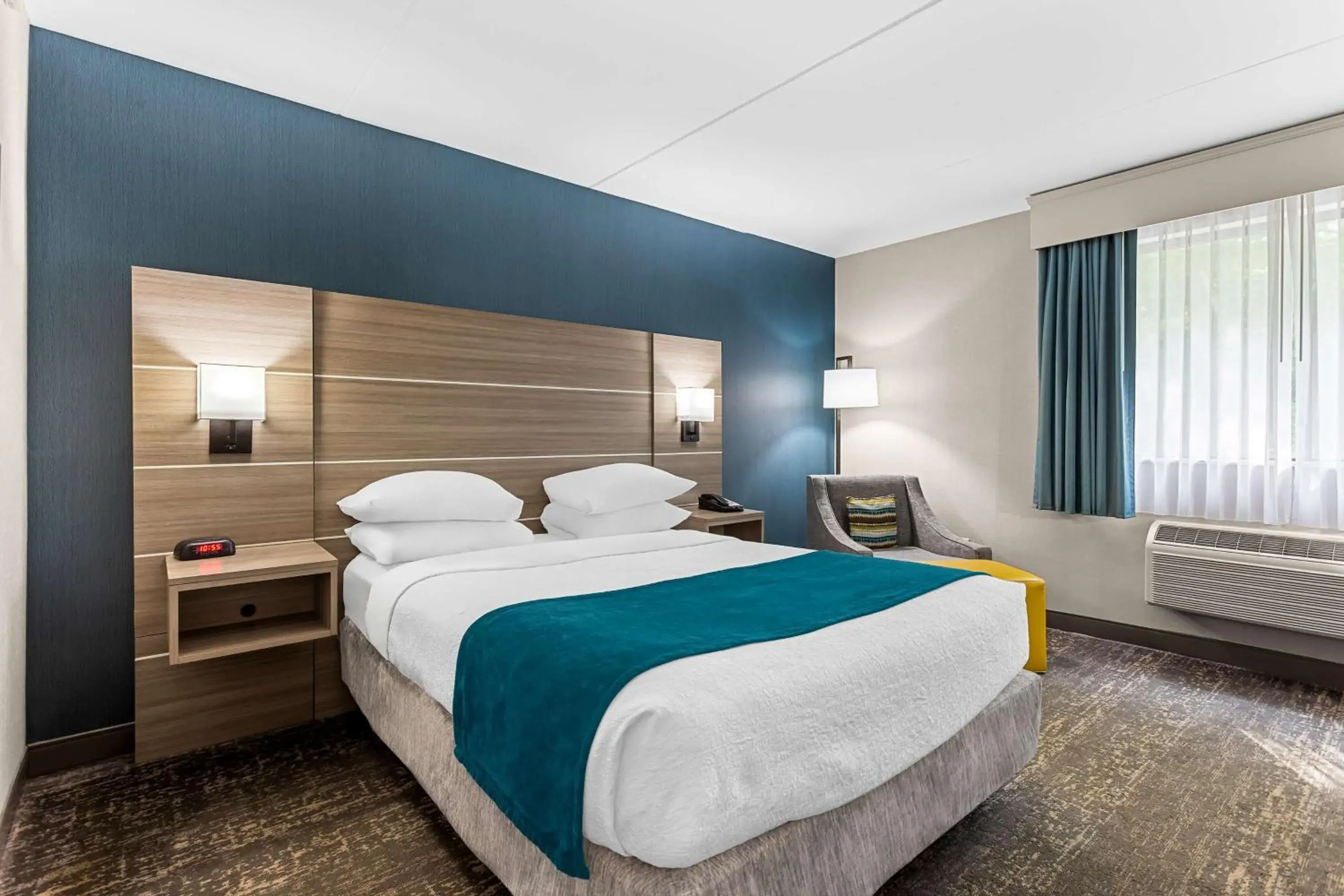 Queen Room - Mobility Accessible Tub in Best Western West Lebanon-Hanover Queen Room - Mobility Accessible Tub in Best Western West Lebanon-Hanover