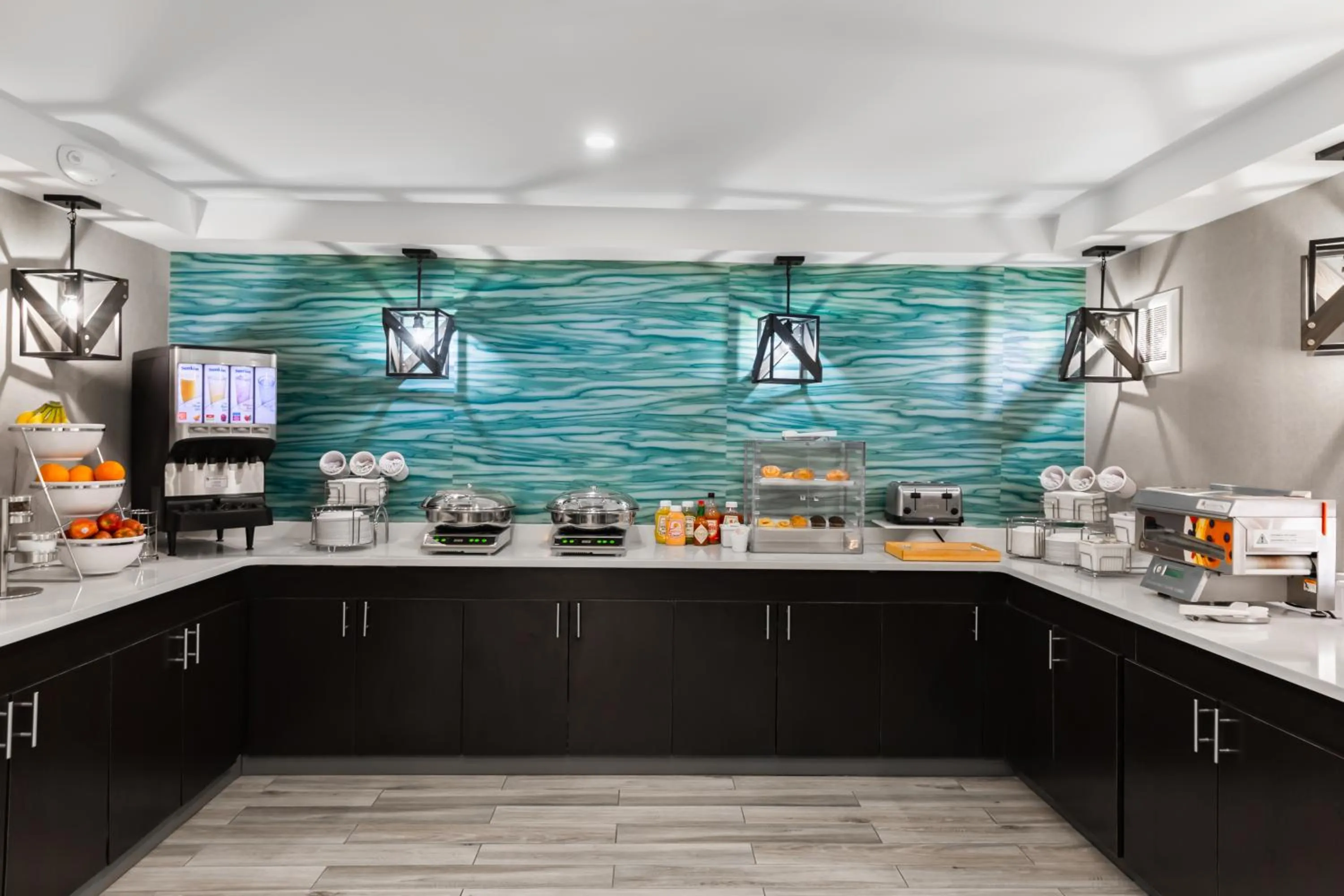 Food and drinks in Best Western West Lebanon-Hanover