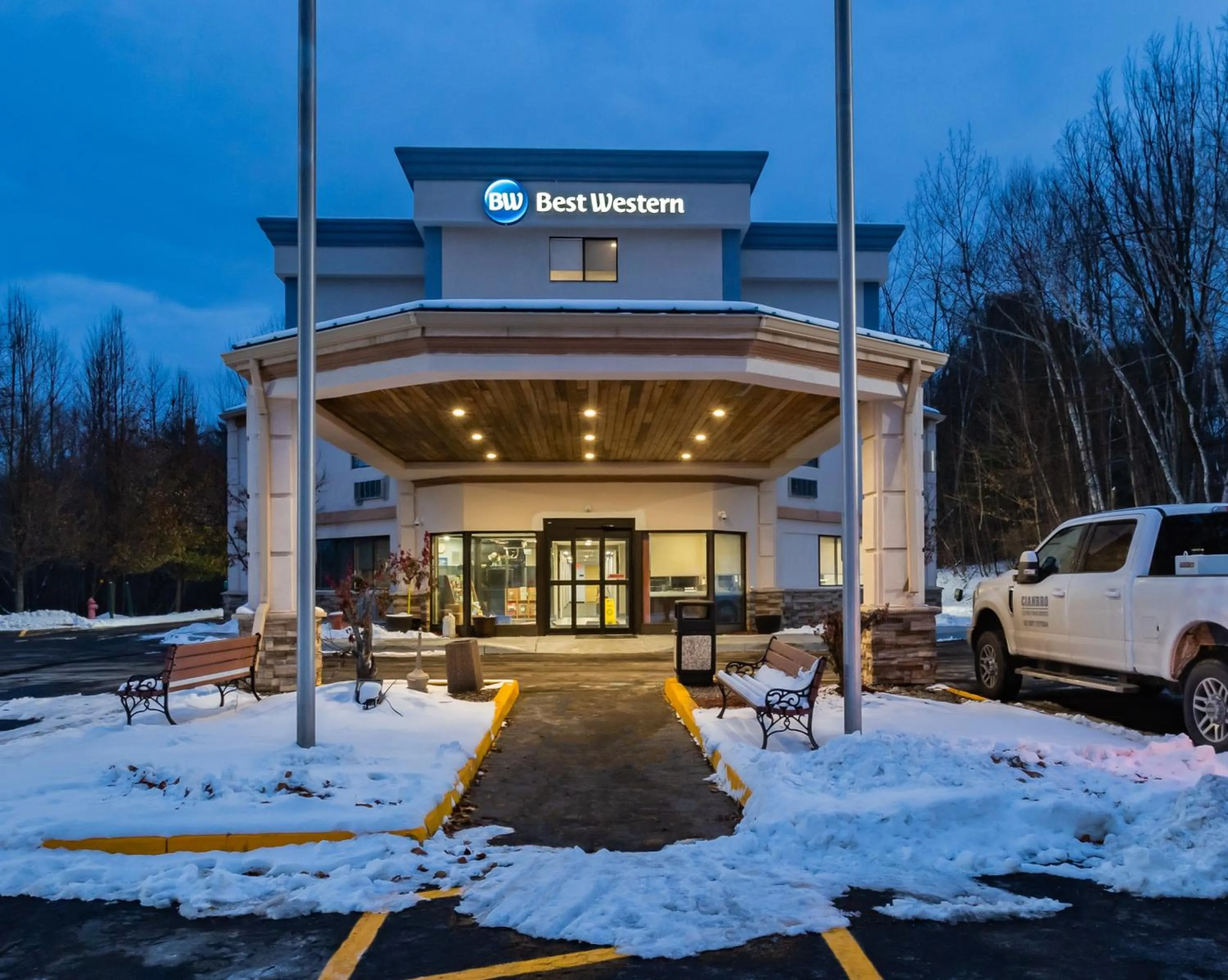 Property building in Best Western West Lebanon-Hanover