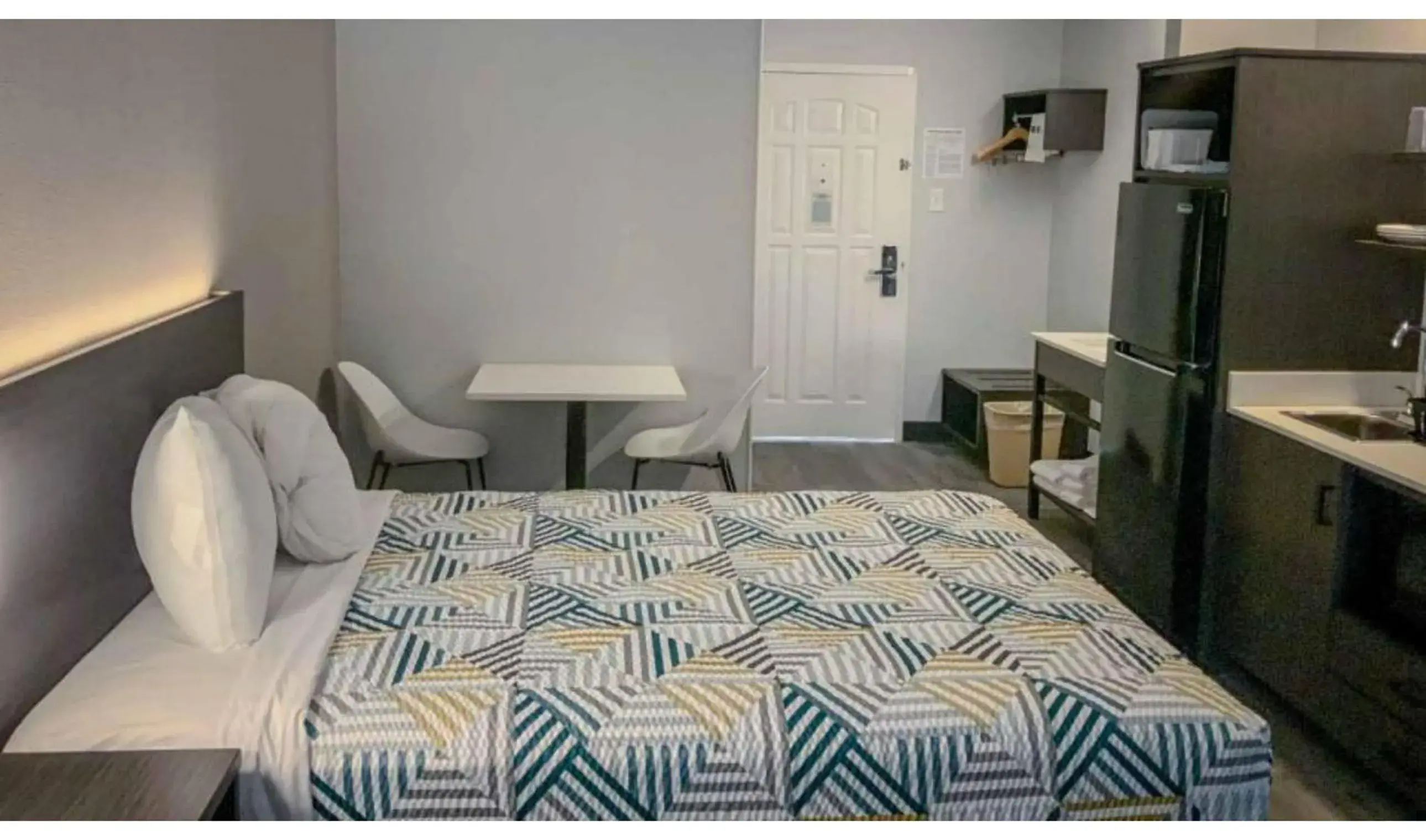 Bedroom, Bed in Studio 6 San Angelo, Tx Bedroom, Bed in Studio 6 San Angelo, Tx