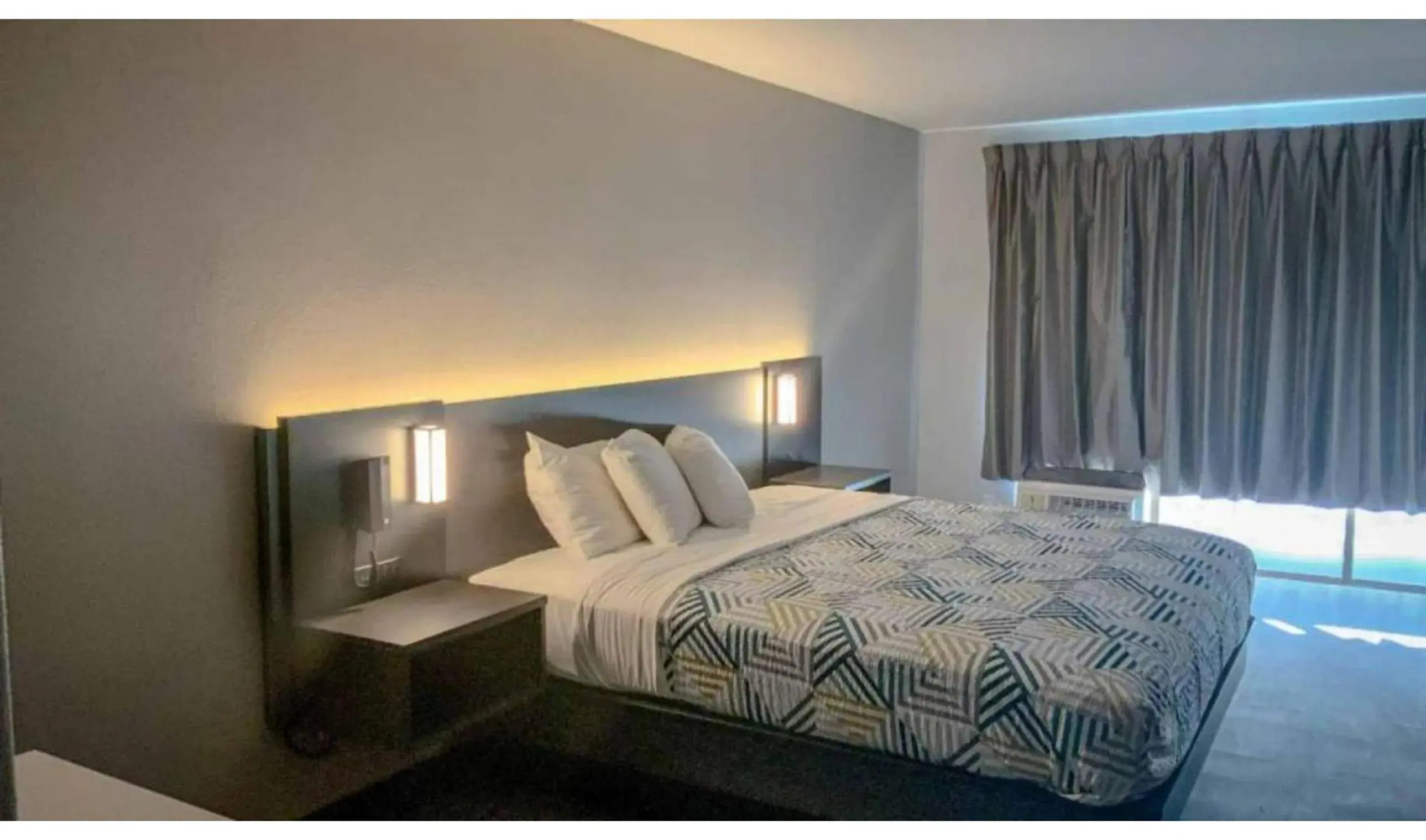 Bedroom, Bed in Studio 6 San Angelo, Tx Bedroom, Bed in Studio 6 San Angelo, Tx