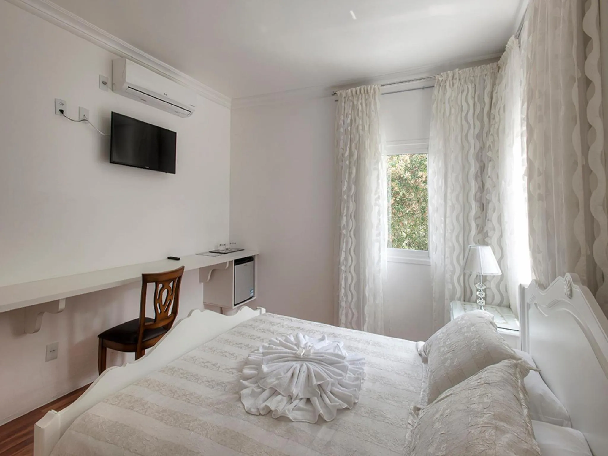 Photo of the whole room, Bed in Pousada Perfume de Canela