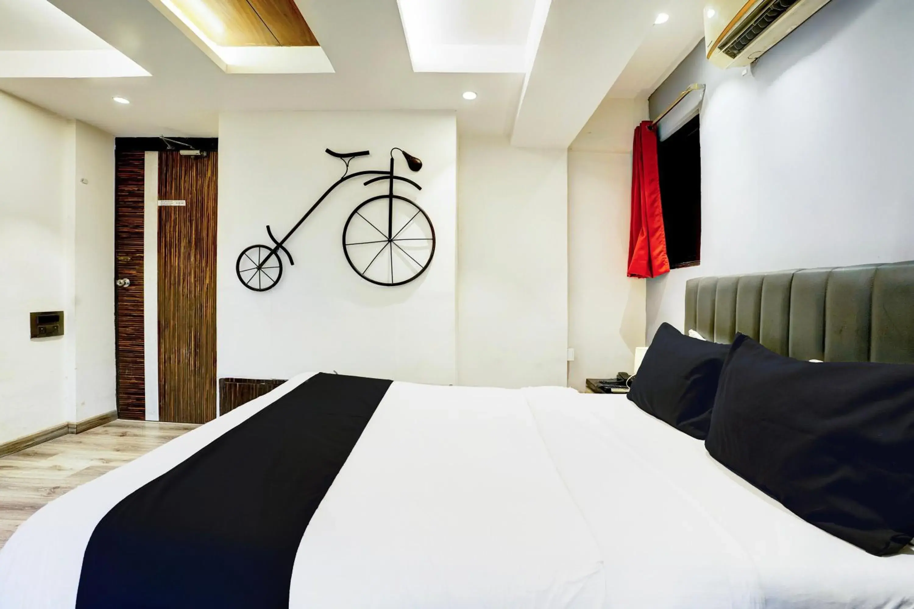 Bedroom, Bed in Super Hotel O Seawoods Near Palm Beach Road Formerly Sai Roop Bedroom, Bed in Super Hotel O Seawoods Near Palm Beach Road Formerly Sai Roop