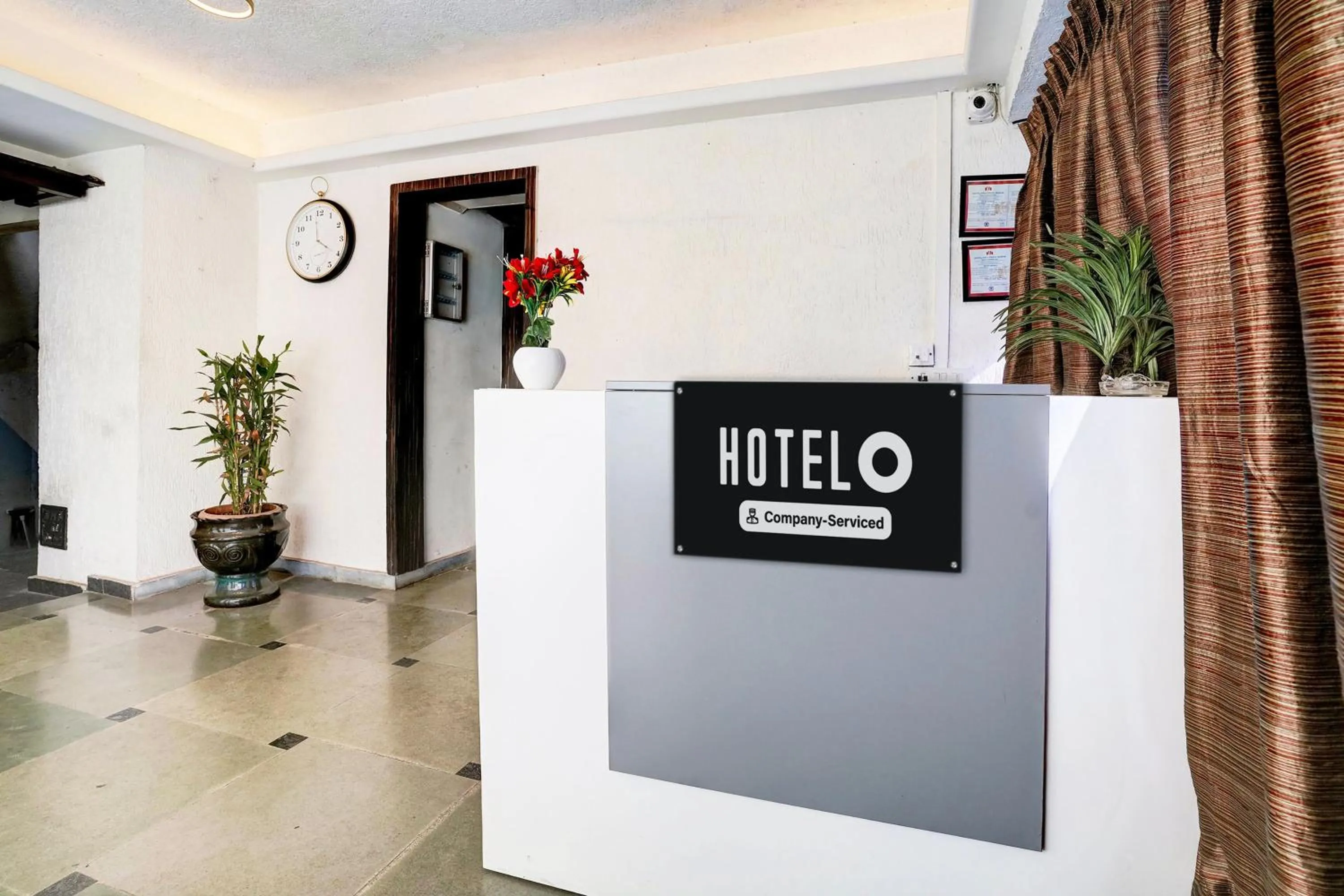 Lobby or reception in Super Hotel O Seawoods Near Palm Beach Road Formerly Sai Roop