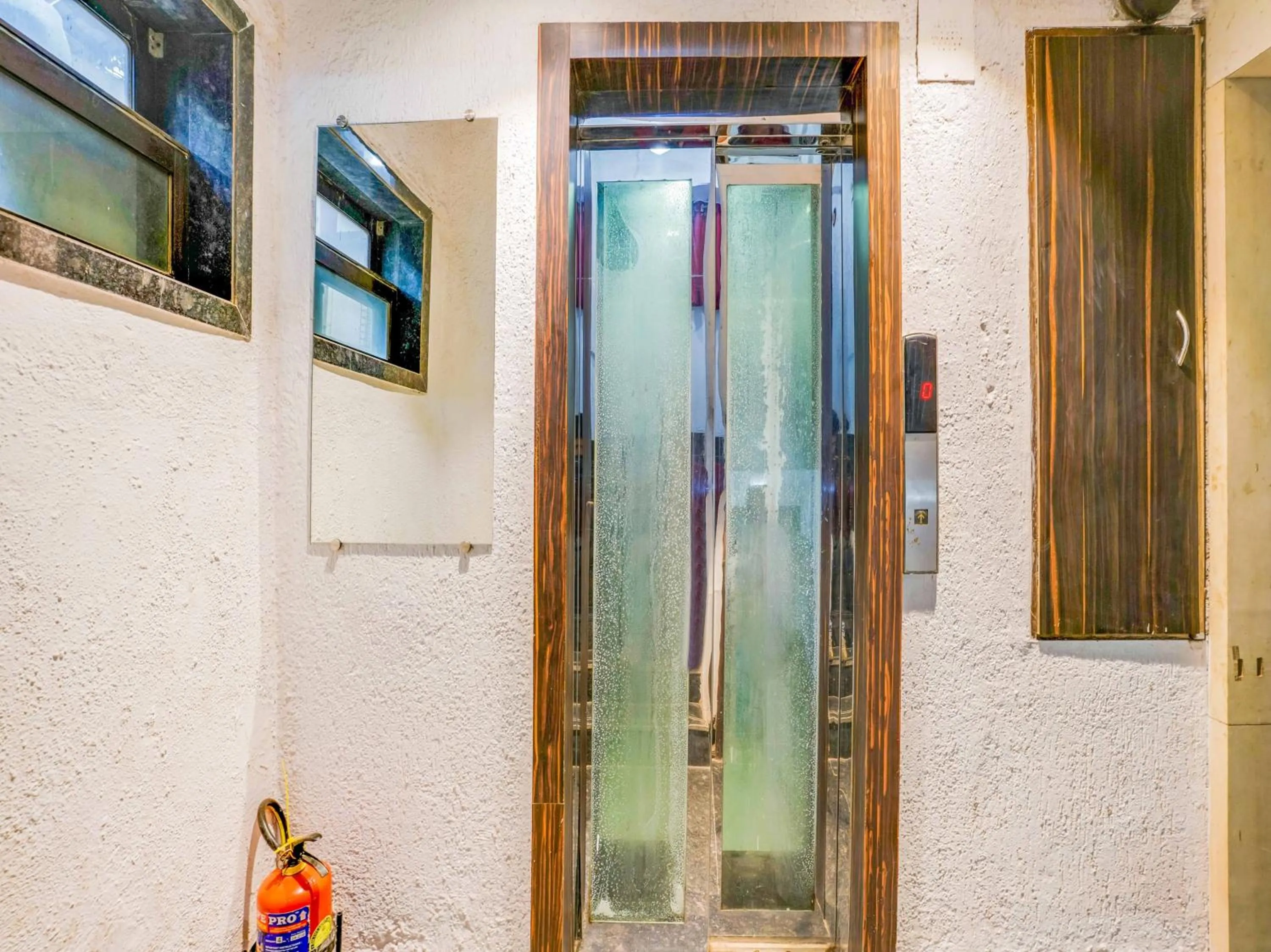 Lobby or reception in Super Hotel O Seawoods Near Palm Beach Road Formerly Sai Roop