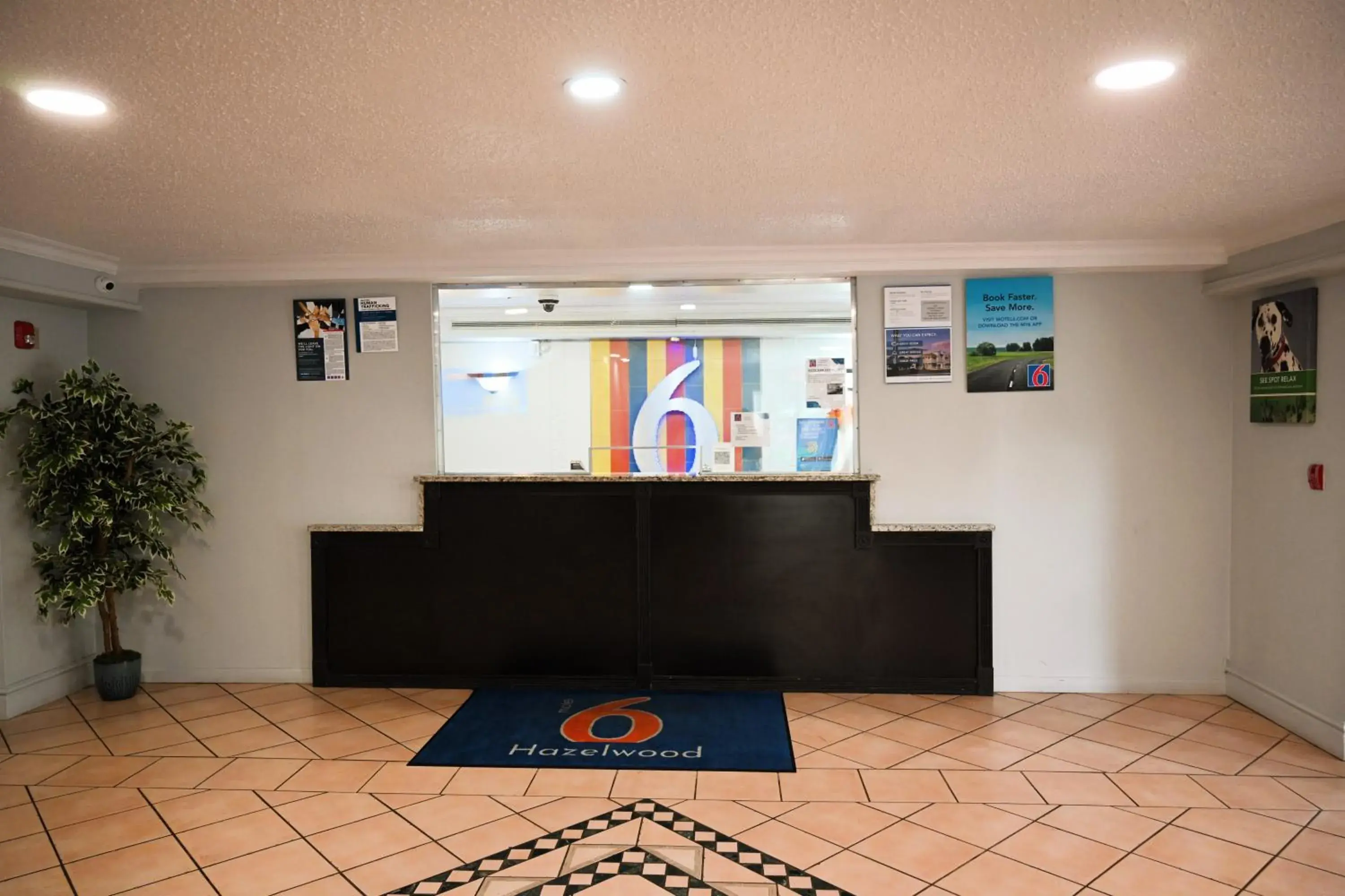 Lobby or reception in Motel 6-Hazelwood, MO Lobby or reception in Motel 6-Hazelwood, MO