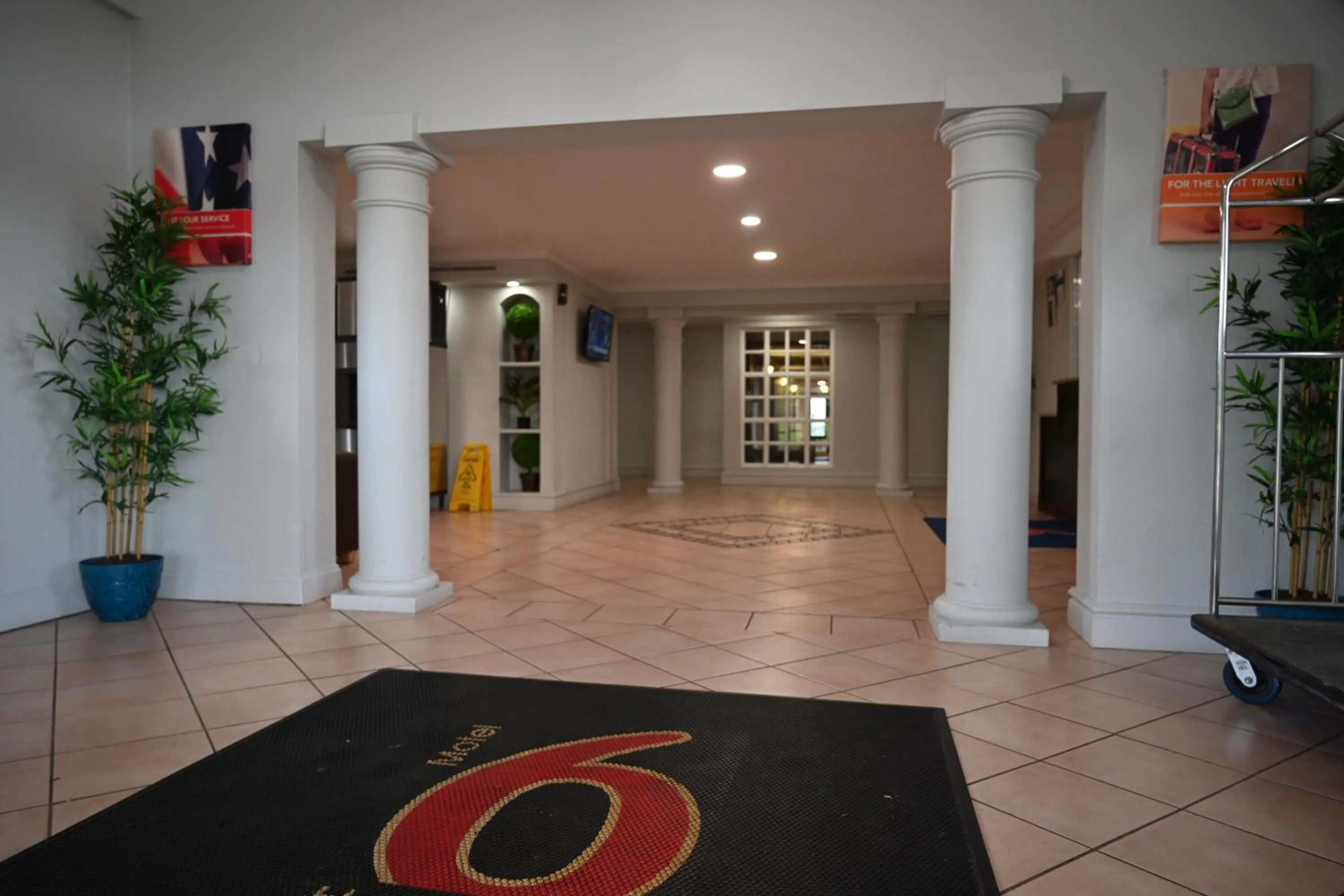 Lobby or reception in Motel 6-Hazelwood, MO