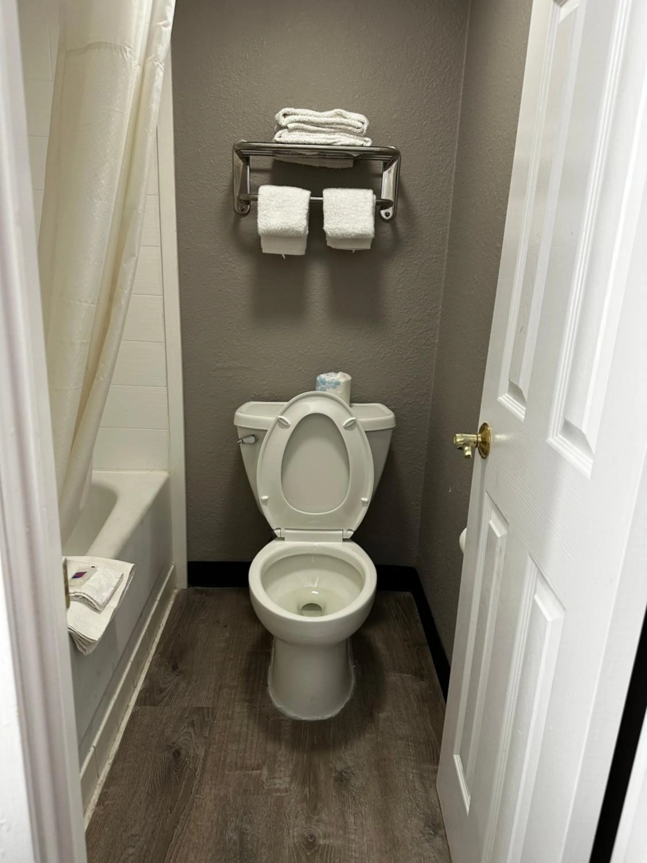 Bathroom in Motel 6-Hazelwood, MO