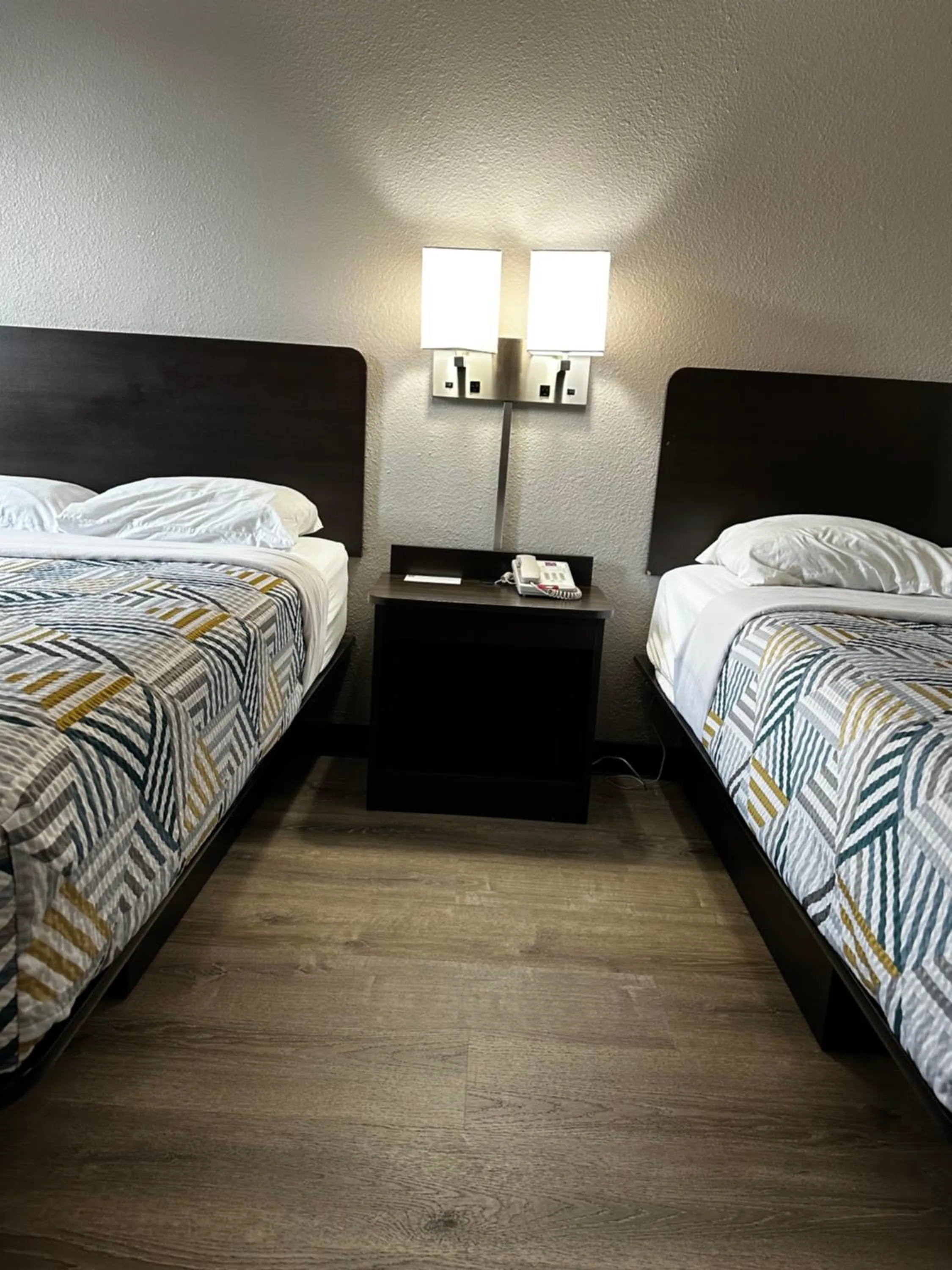 Guests, Bed in Motel 6-Hazelwood, MO