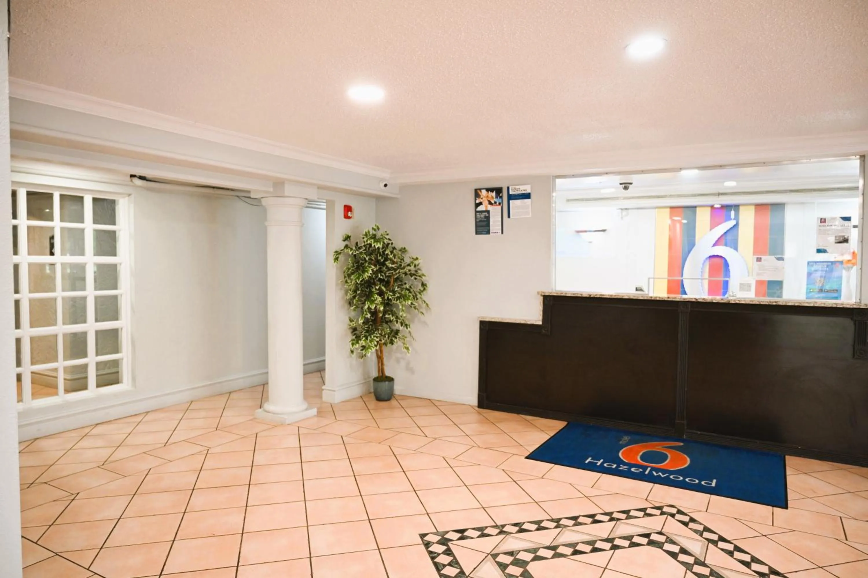 Lobby or reception in Motel 6-Hazelwood, MO