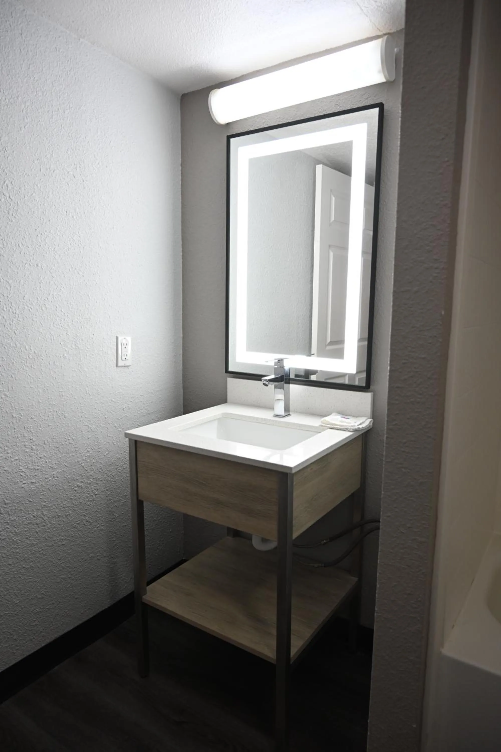 Bathroom in Motel 6-Hazelwood, MO