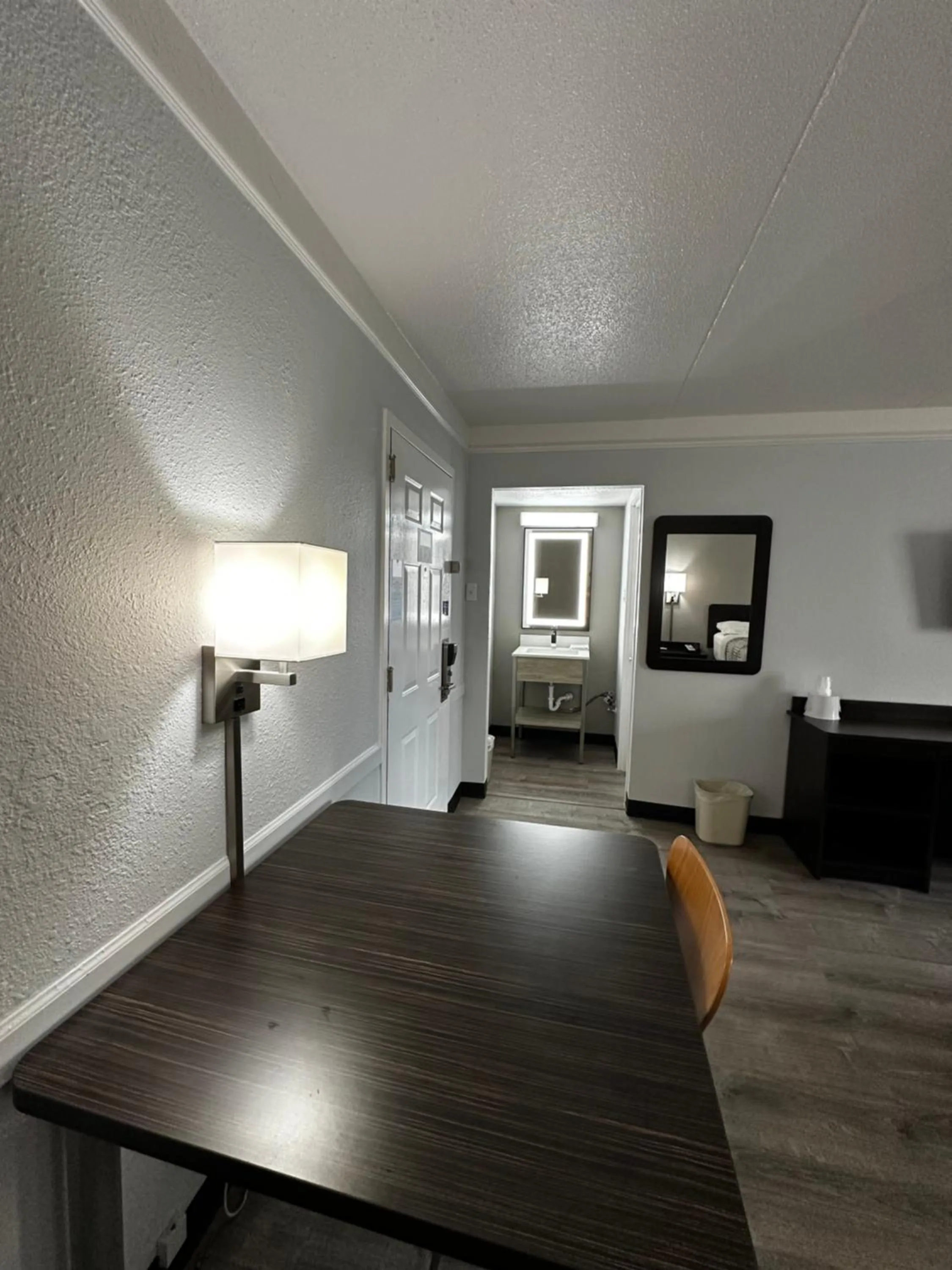 Dining area in Motel 6-Hazelwood, MO