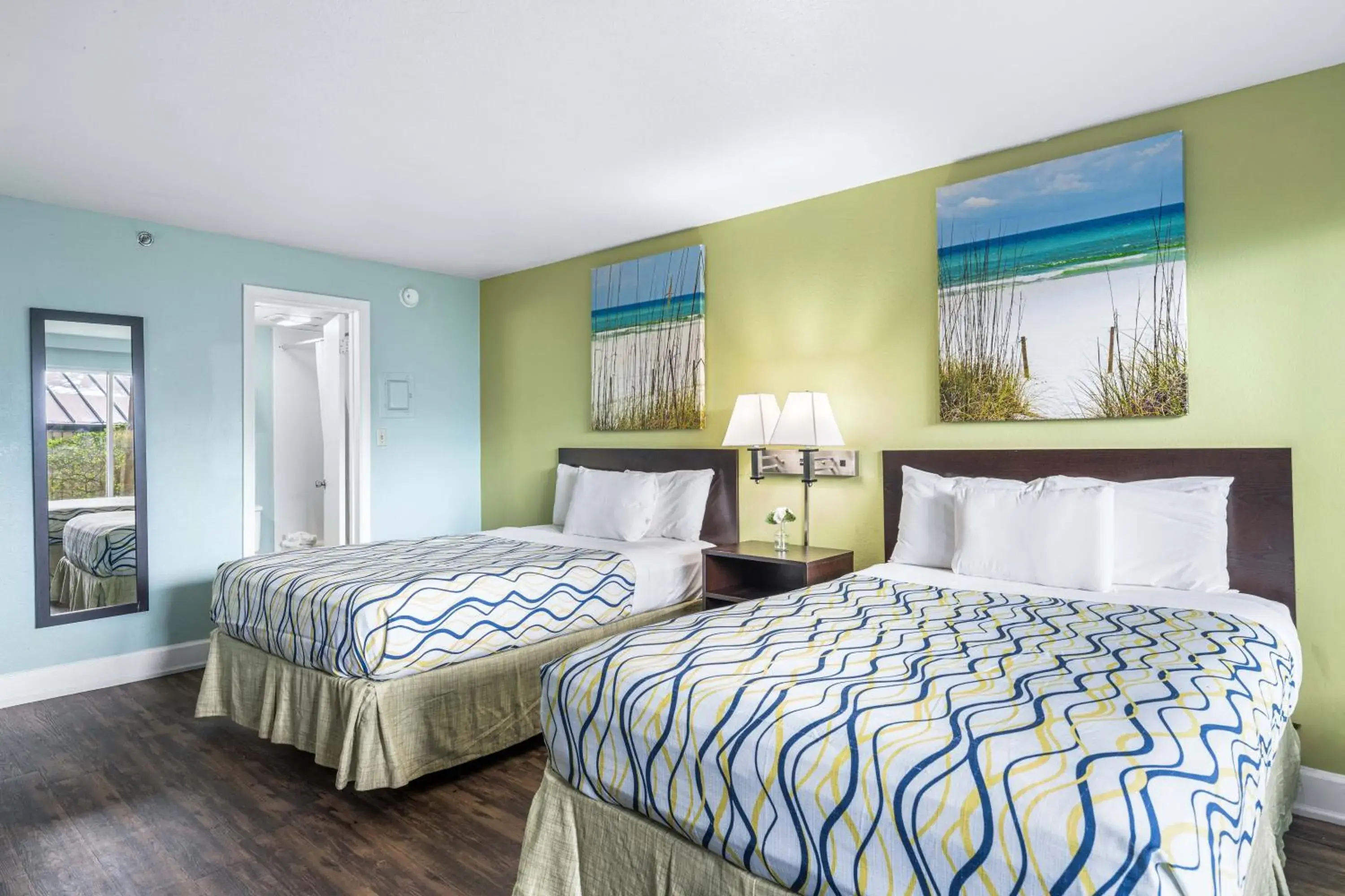 Photo of the whole room, Bed in Boardwalk Beach Hotel Photo of the whole room, Bed in Boardwalk Beach Hotel