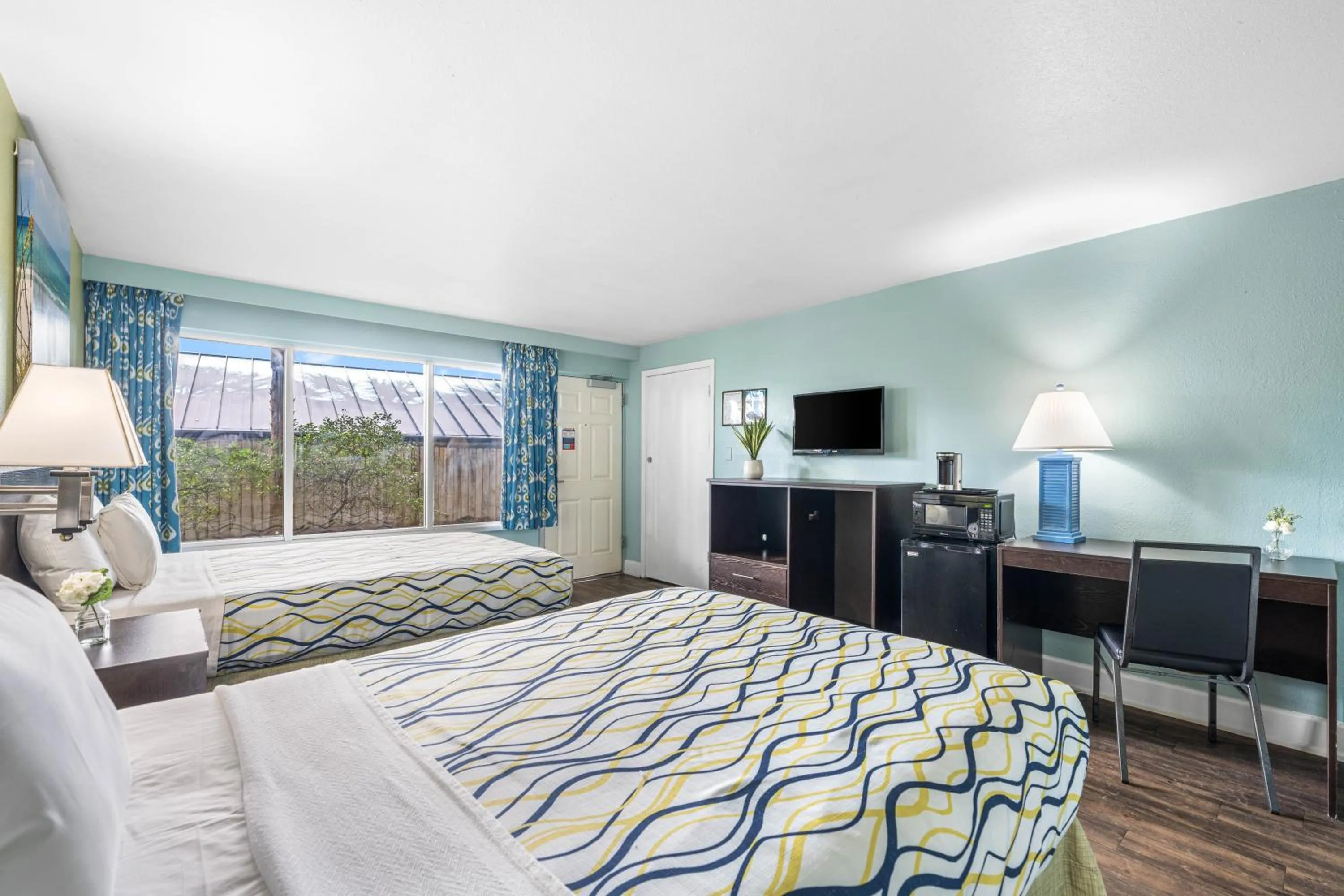 Photo of the whole room, Bed in Boardwalk Beach Hotel