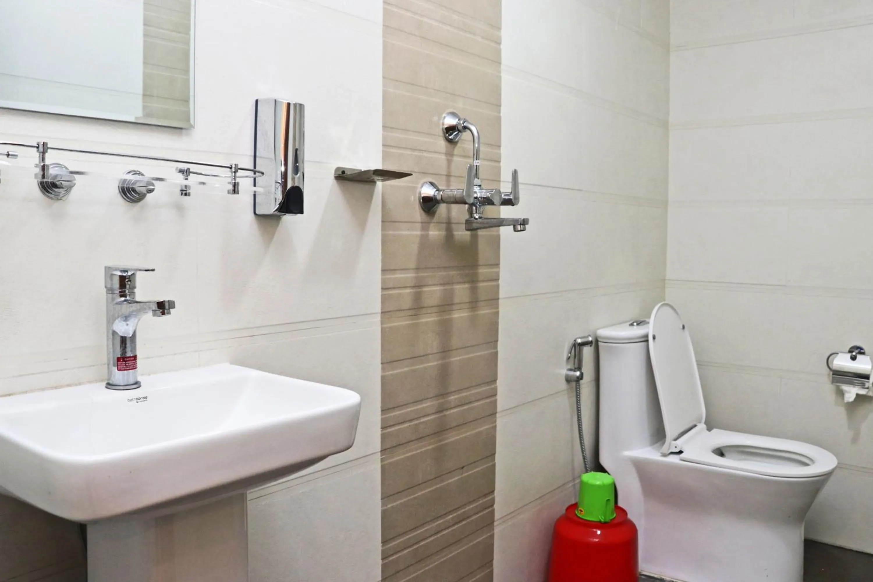 Shower in Hotel Royal Emperor